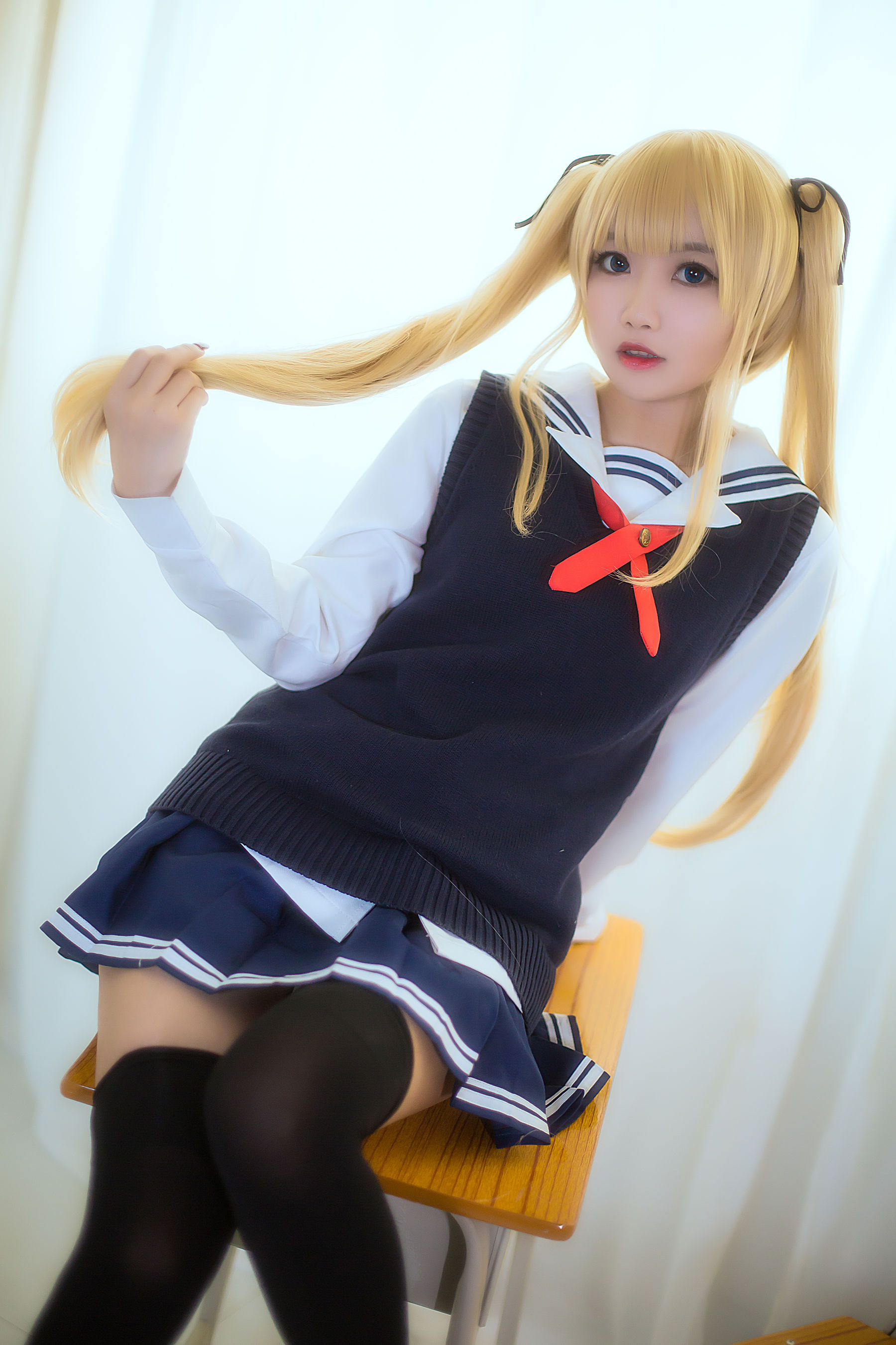 白嫩美少女鬼畜瑶 校服