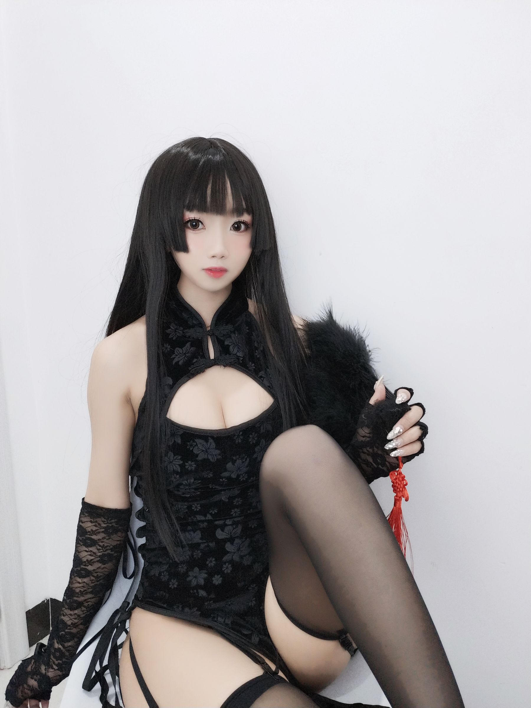 白嫩美少女鬼畜瑶 黑色旗袍
