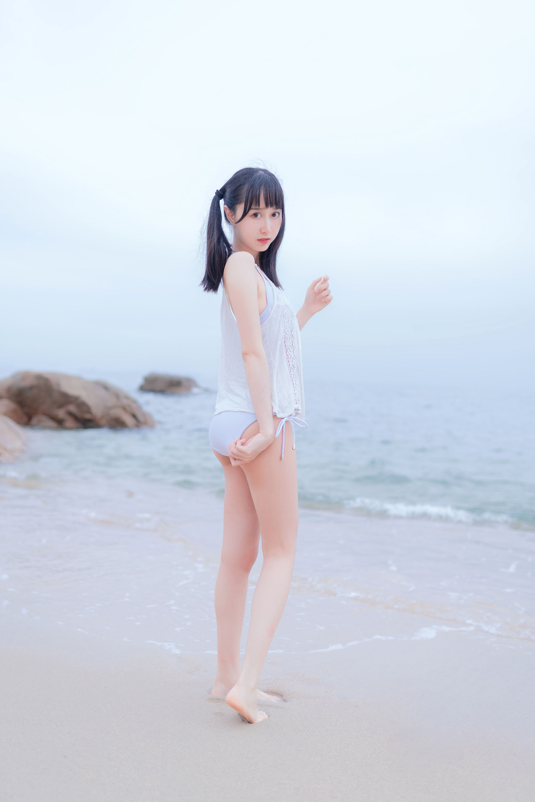 萌系小姐姐木绵绵OwO 海边白色比基尼