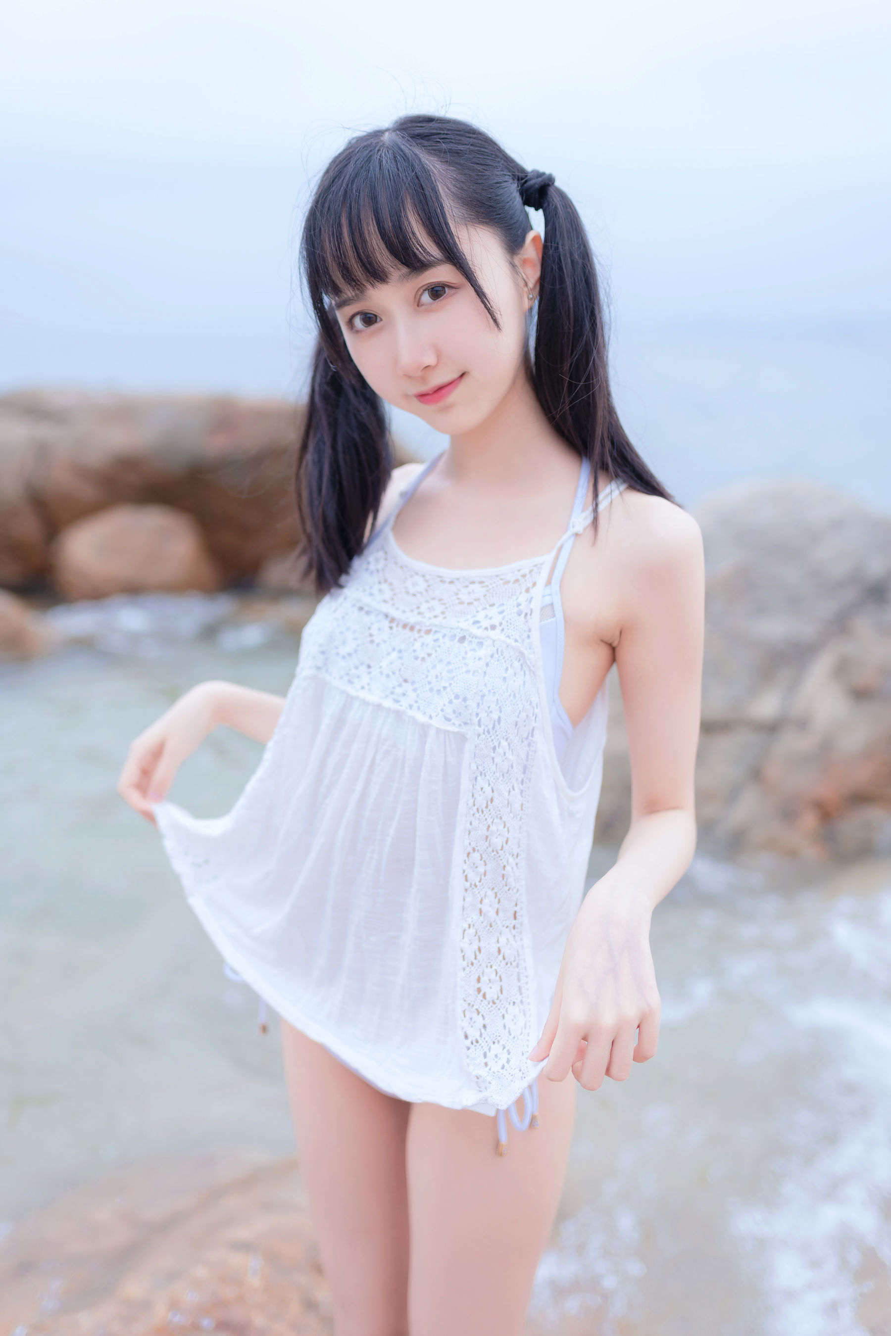 萌系小姐姐木绵绵OwO 海边白色比基尼