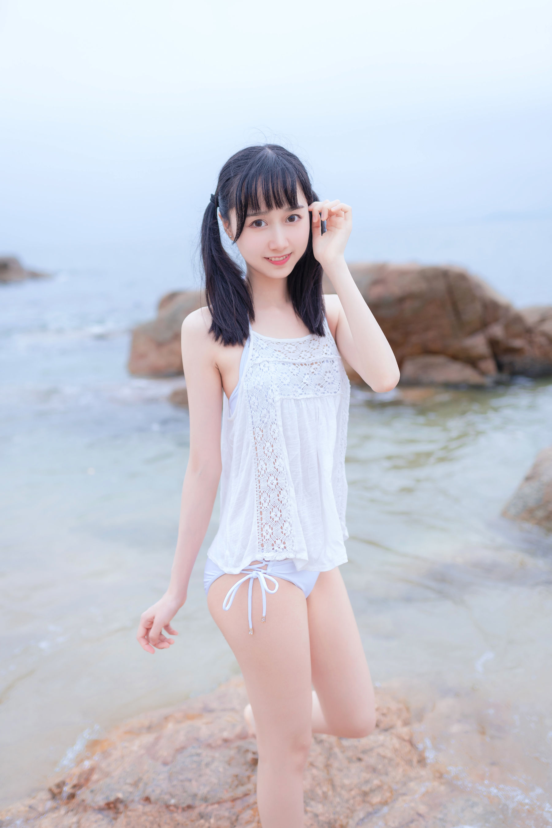 萌系小姐姐木绵绵OwO 海边白色比基尼