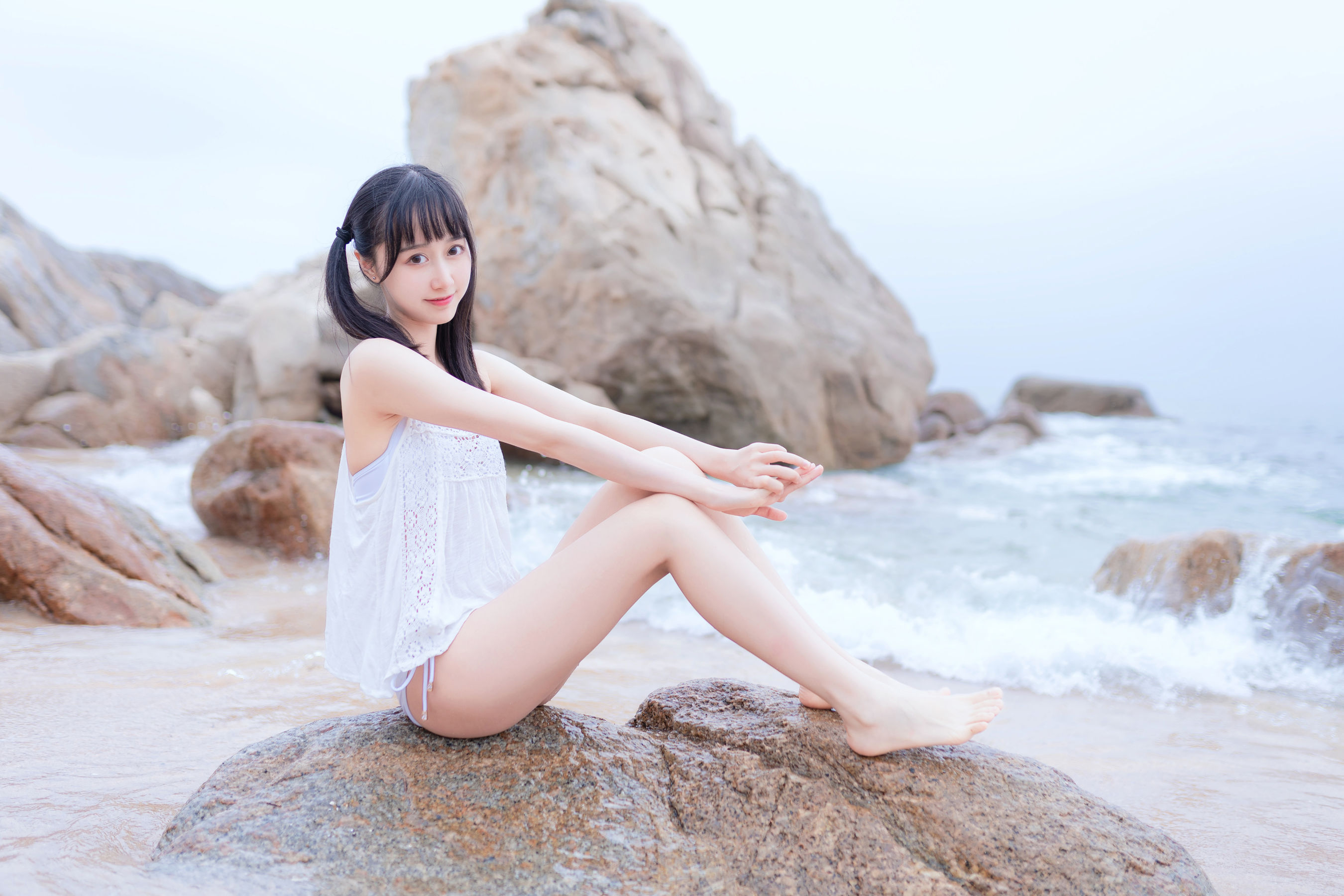 萌系小姐姐木绵绵OwO 海边白色比基尼