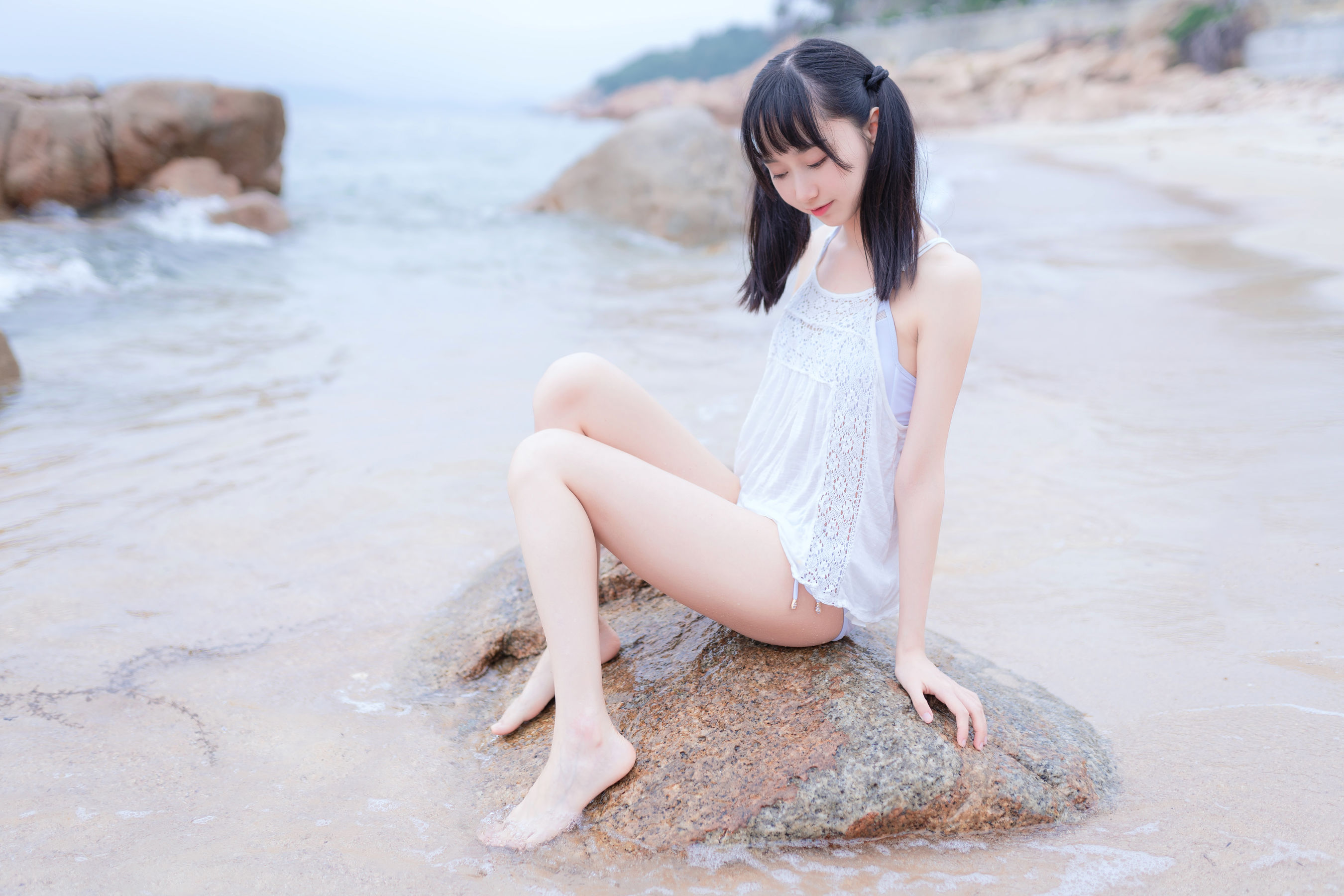萌系小姐姐木绵绵OwO 海边白色比基尼
