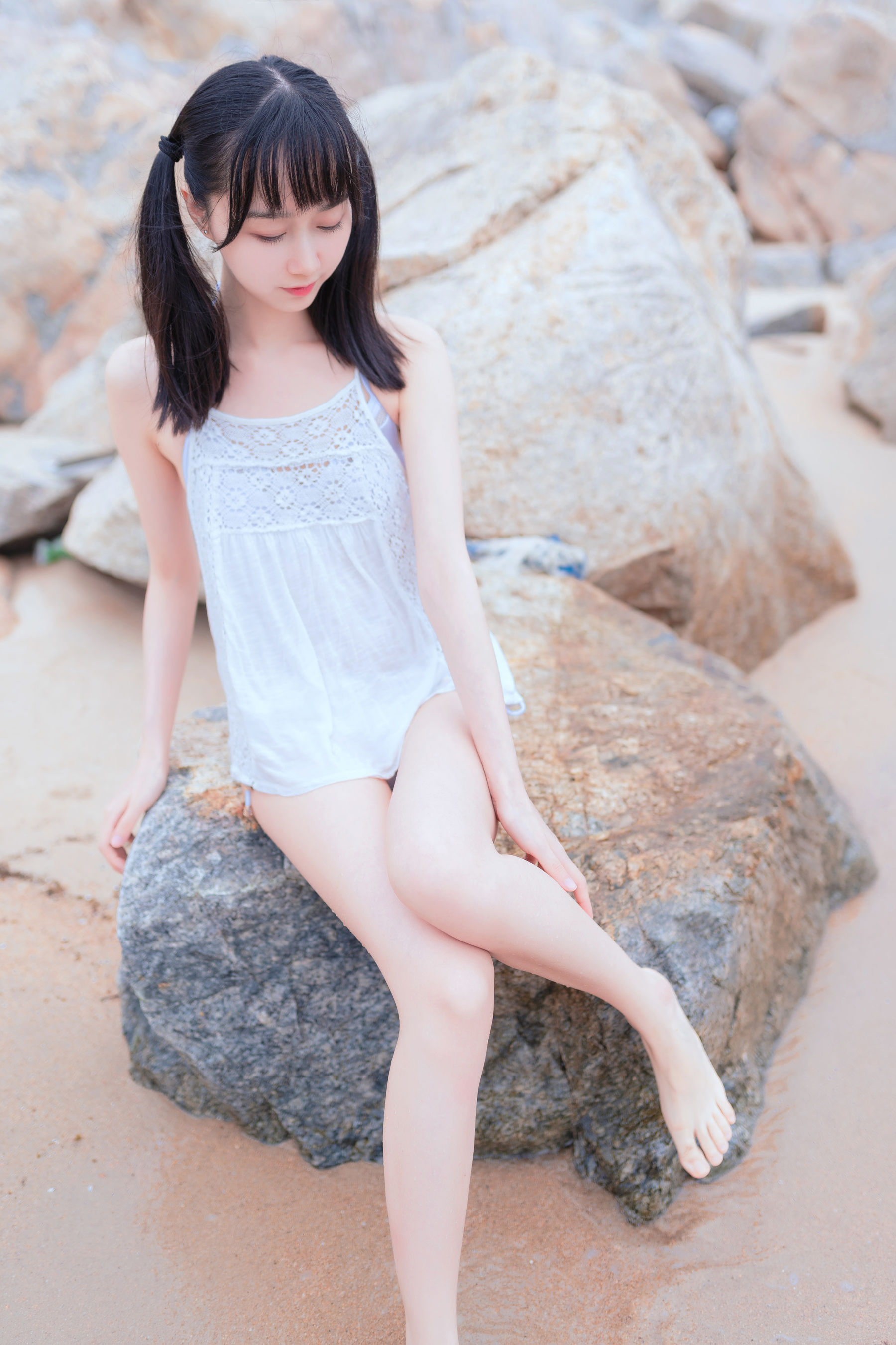 萌系小姐姐木绵绵OwO 海边白色比基尼