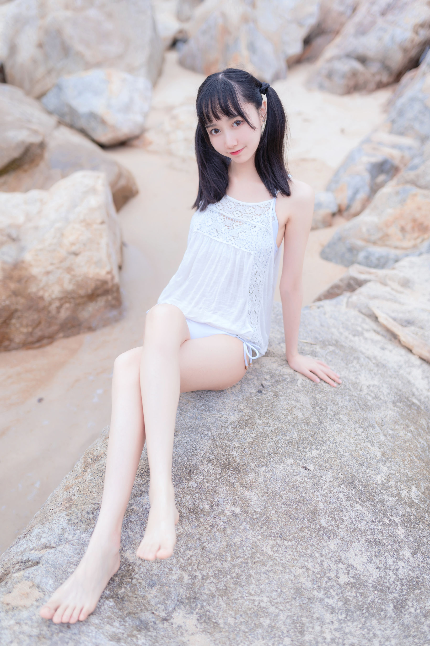 萌系小姐姐木绵绵OwO 海边白色比基尼