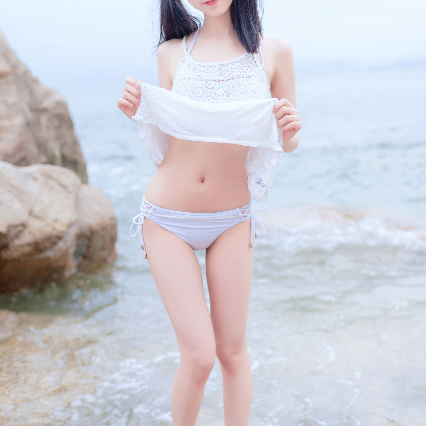 萌系小姐姐木绵绵OwO 海边白色比基尼