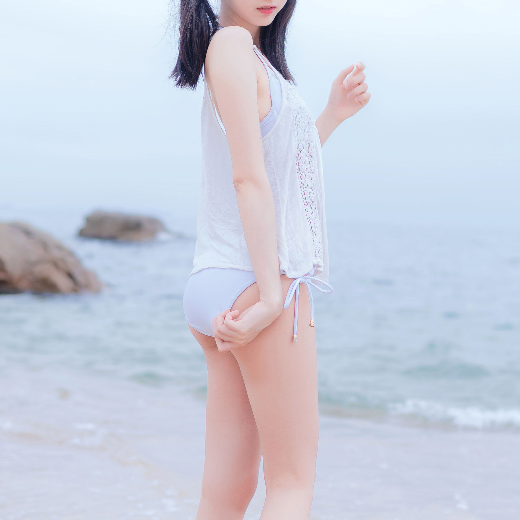 萌系小姐姐木绵绵OwO 海边白色比基尼
