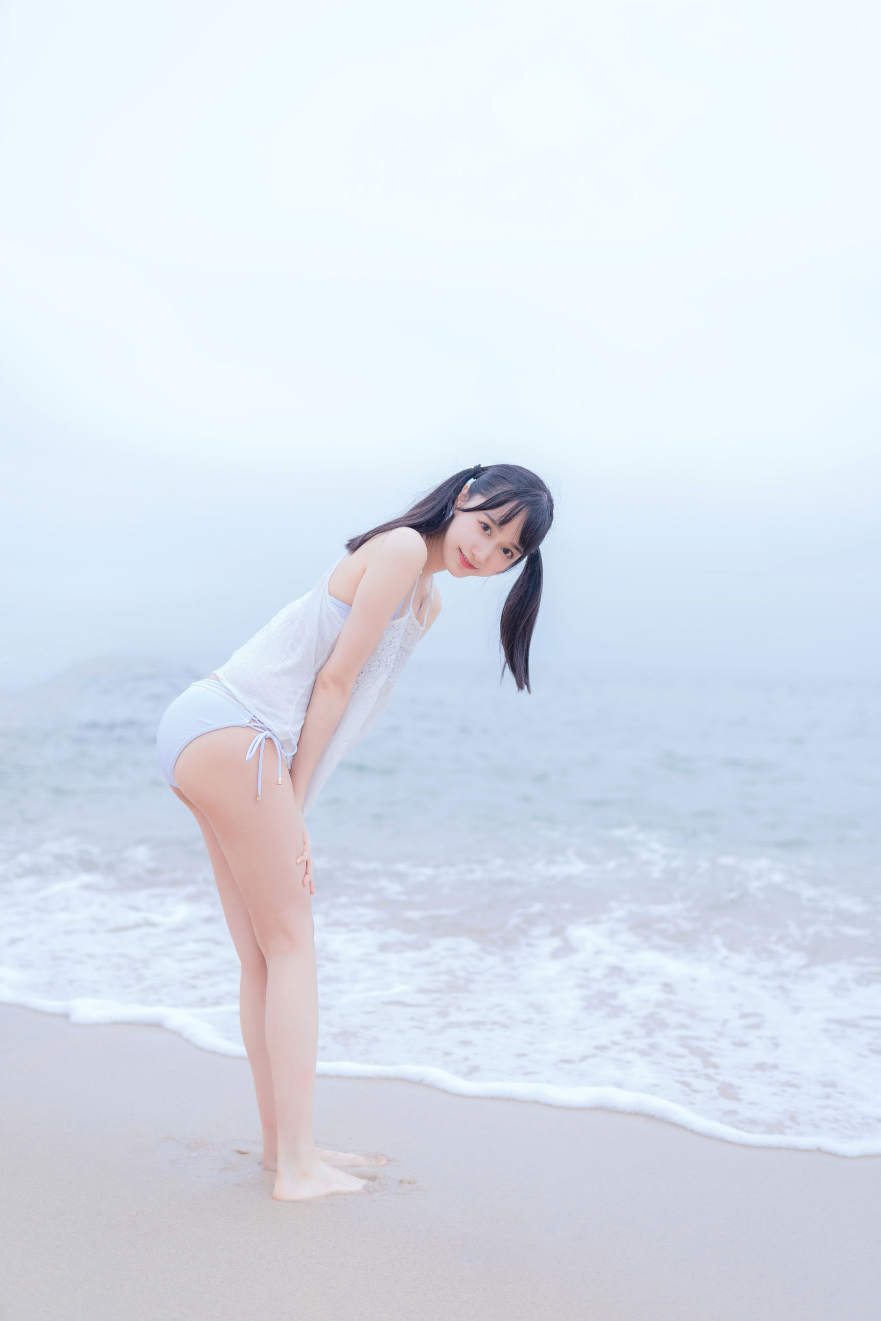 萌系小姐姐木绵绵OwO 海边白色比基尼