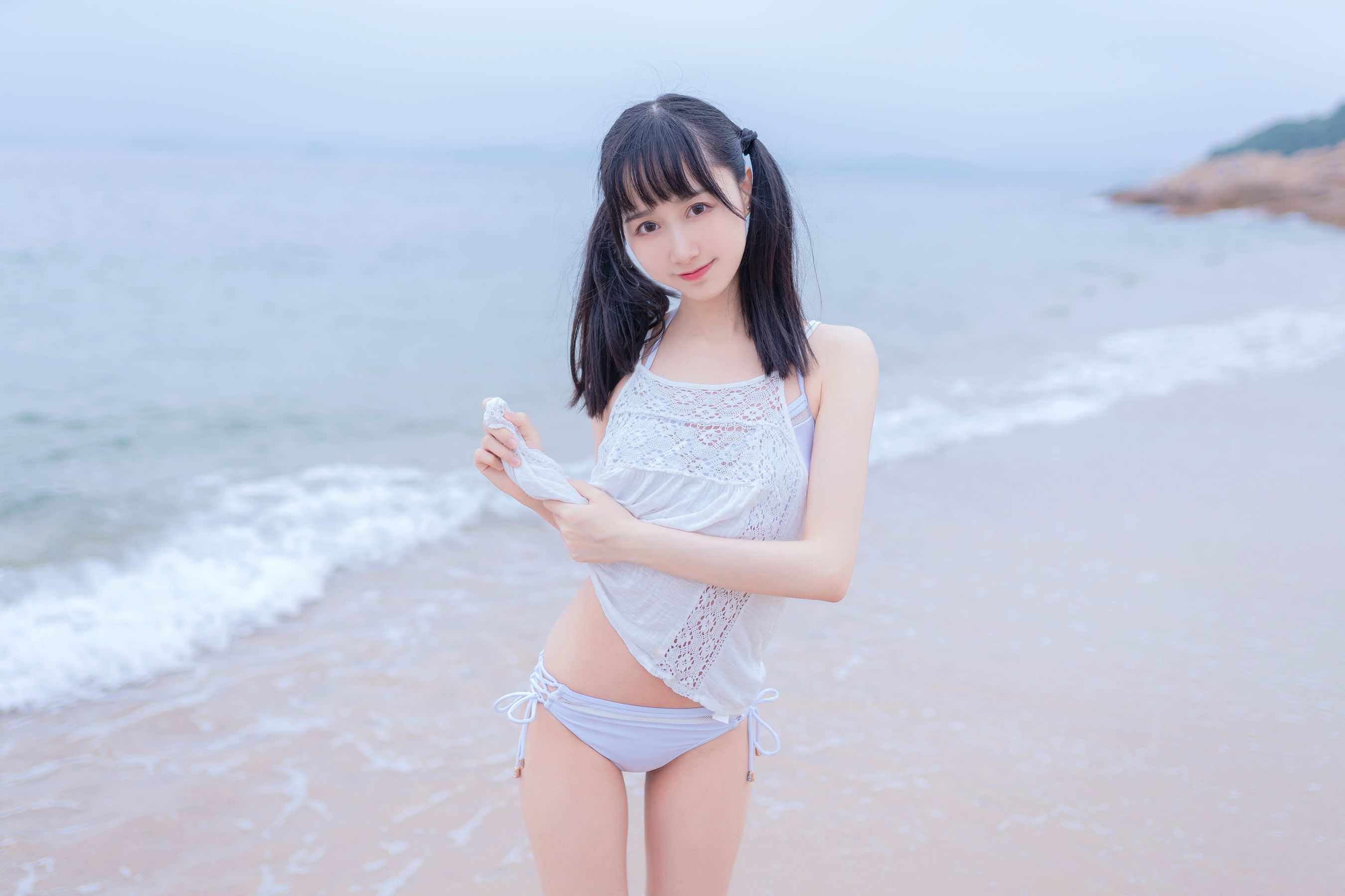 萌系小姐姐木绵绵OwO 海边白色比基尼