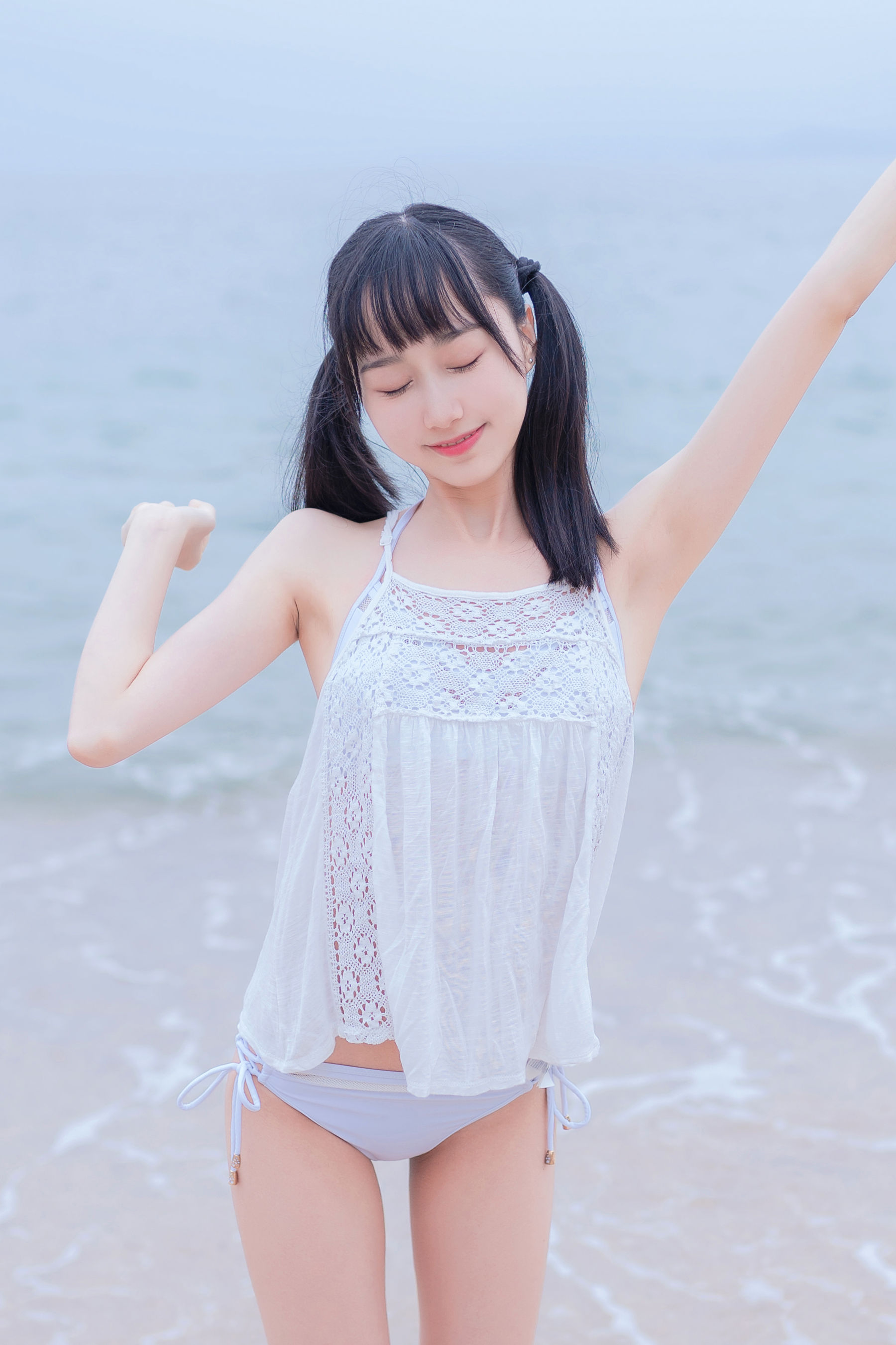 萌系小姐姐木绵绵OwO 海边白色比基尼