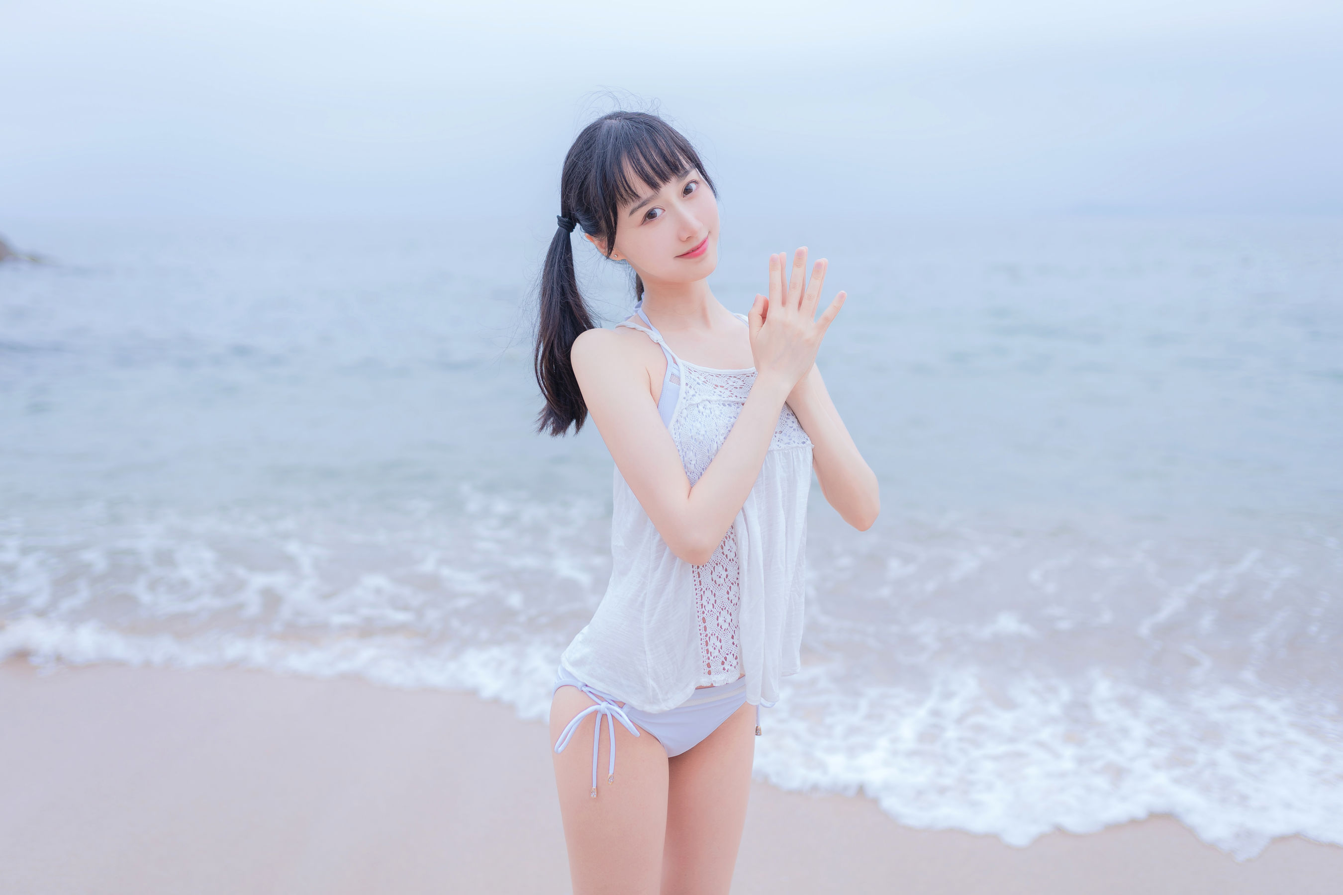 萌系小姐姐木绵绵OwO 海边白色比基尼