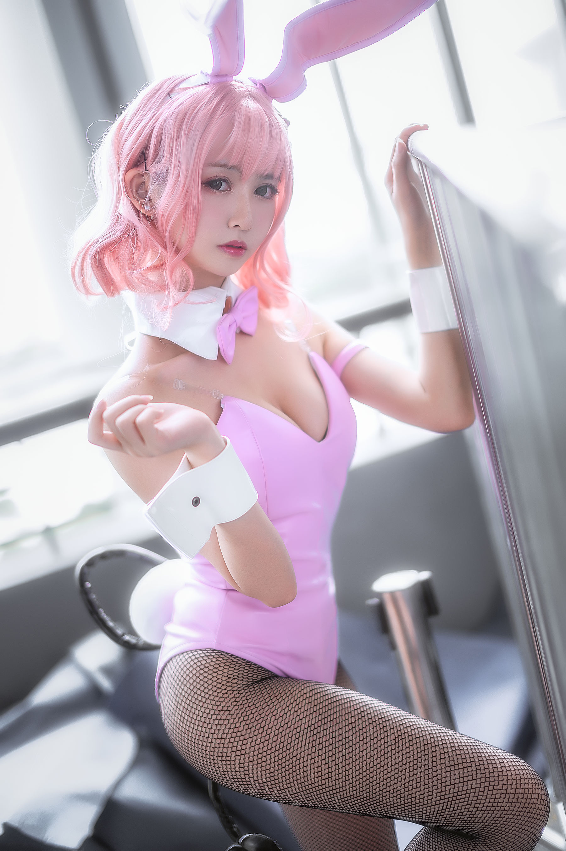 超人气Coser鳗鱼霏儿 粉红兔女郎