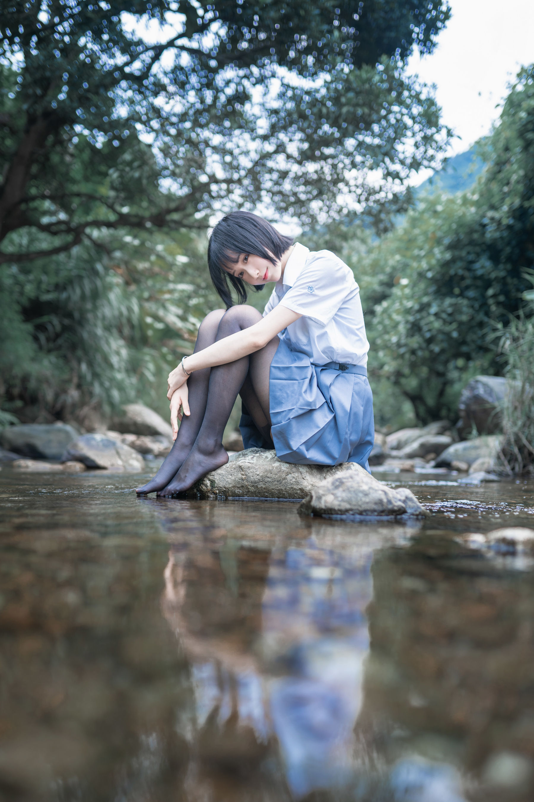 萌系小姐姐木绵绵OwO 水色溪边制服