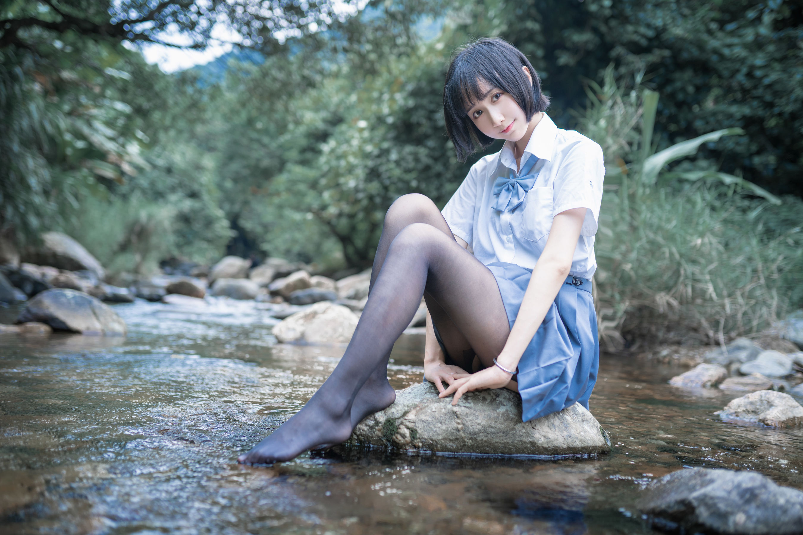萌系小姐姐木绵绵OwO 水色溪边制服