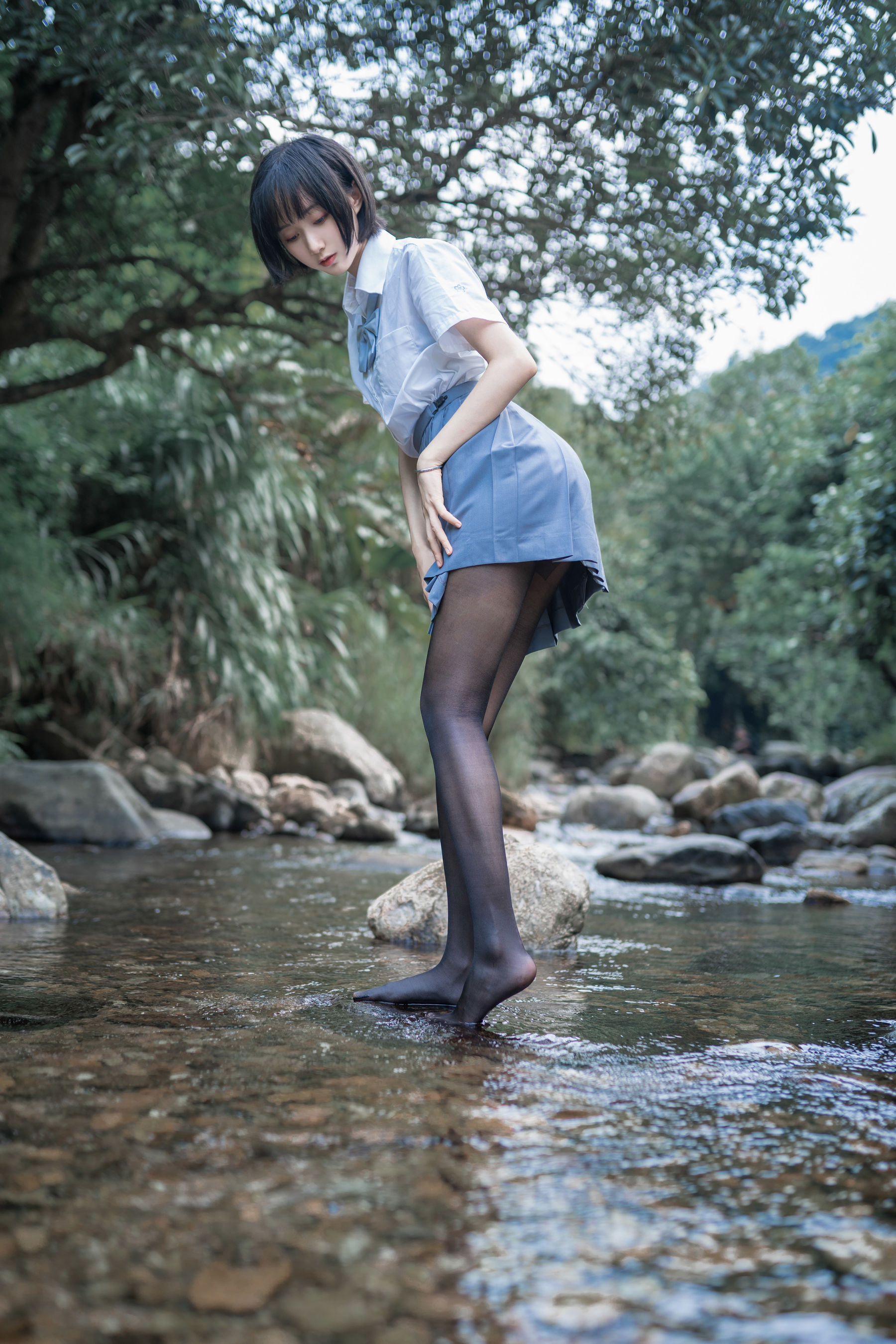 萌系小姐姐木绵绵OwO 水色溪边制服