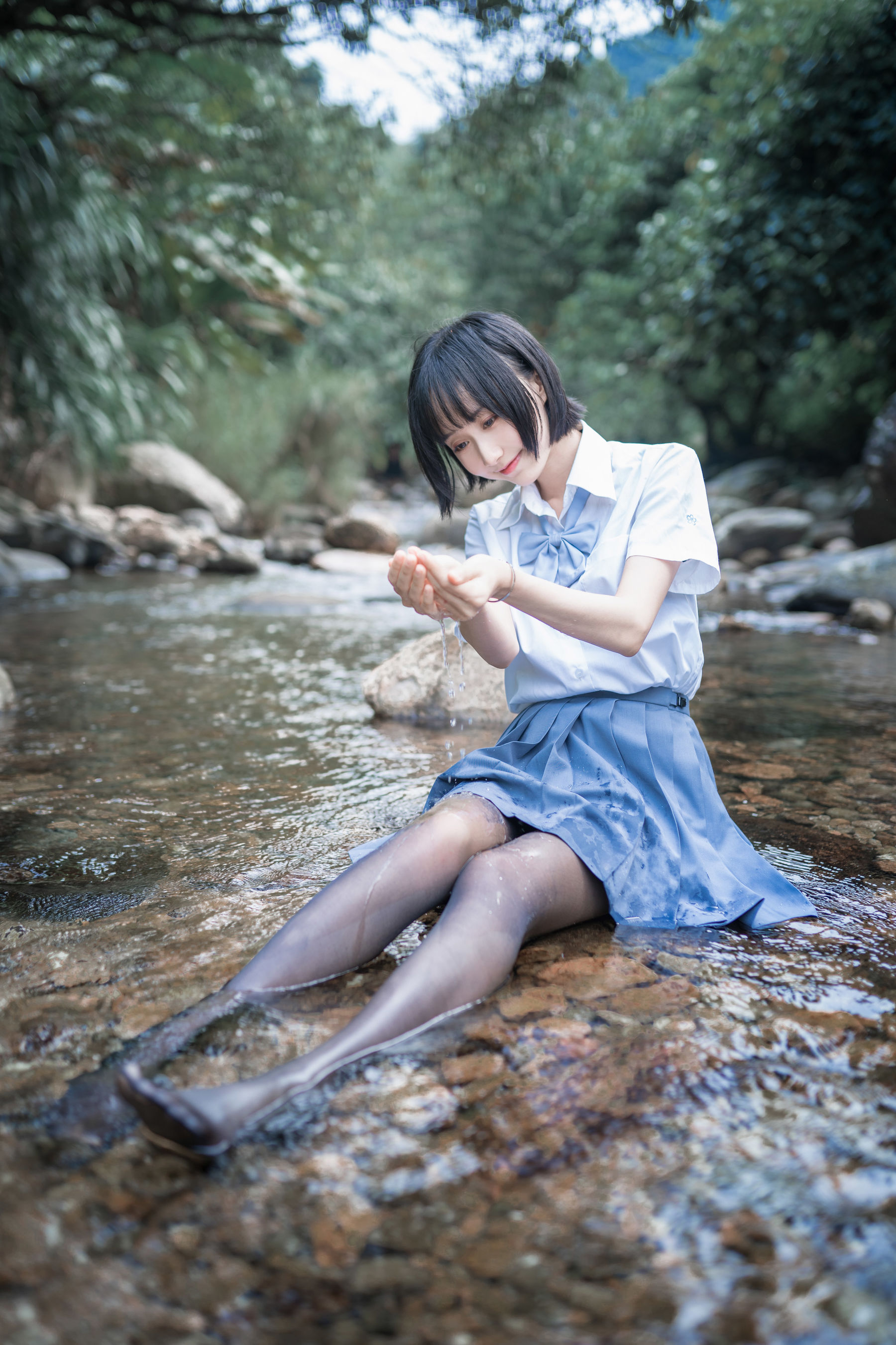 萌系小姐姐木绵绵OwO 水色溪边制服