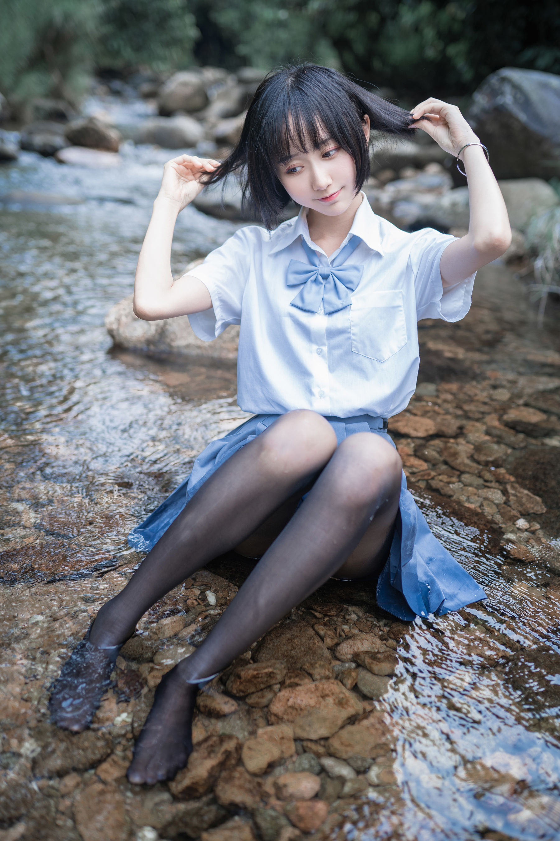 萌系小姐姐木绵绵OwO 水色溪边制服