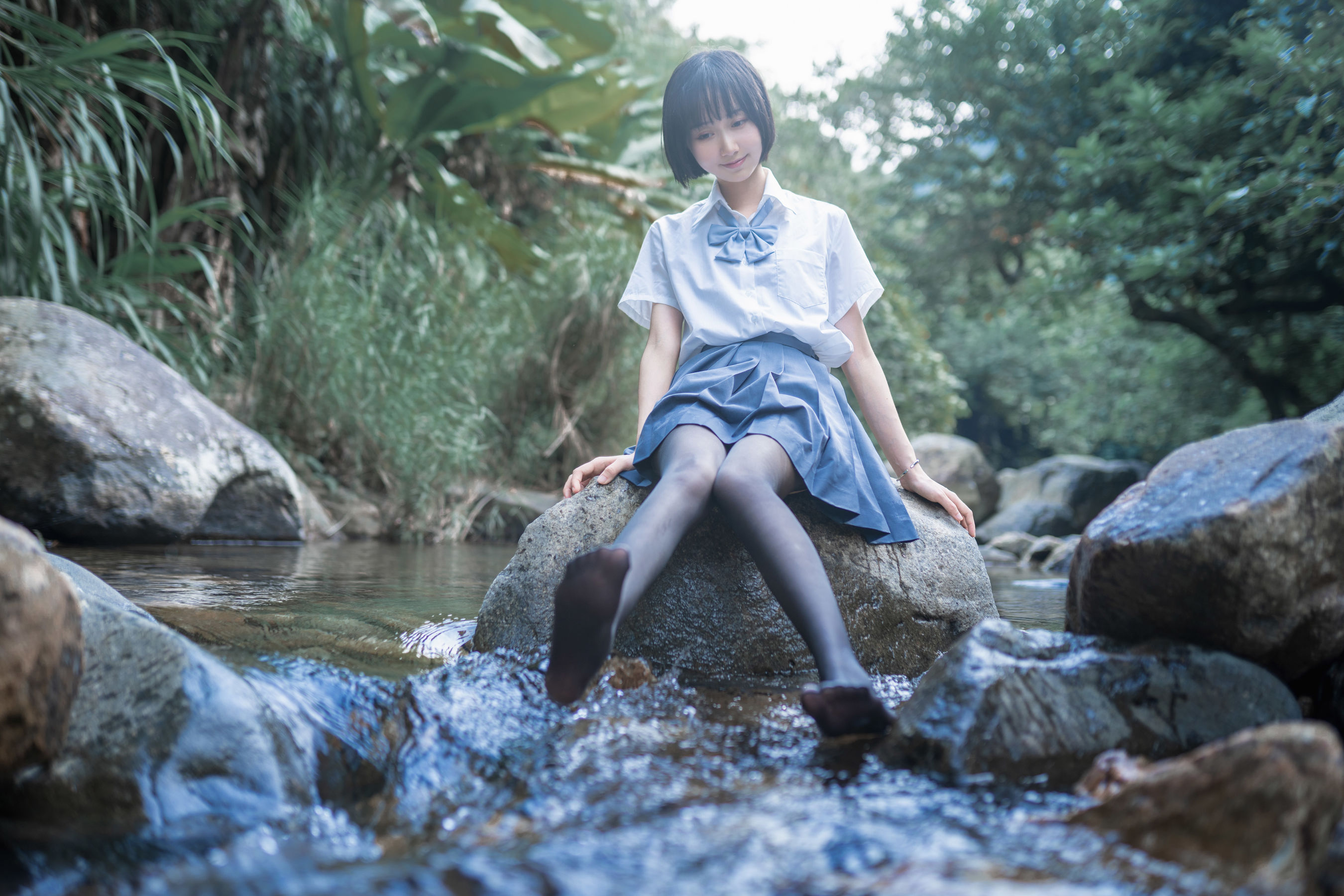 萌系小姐姐木绵绵OwO 水色溪边制服