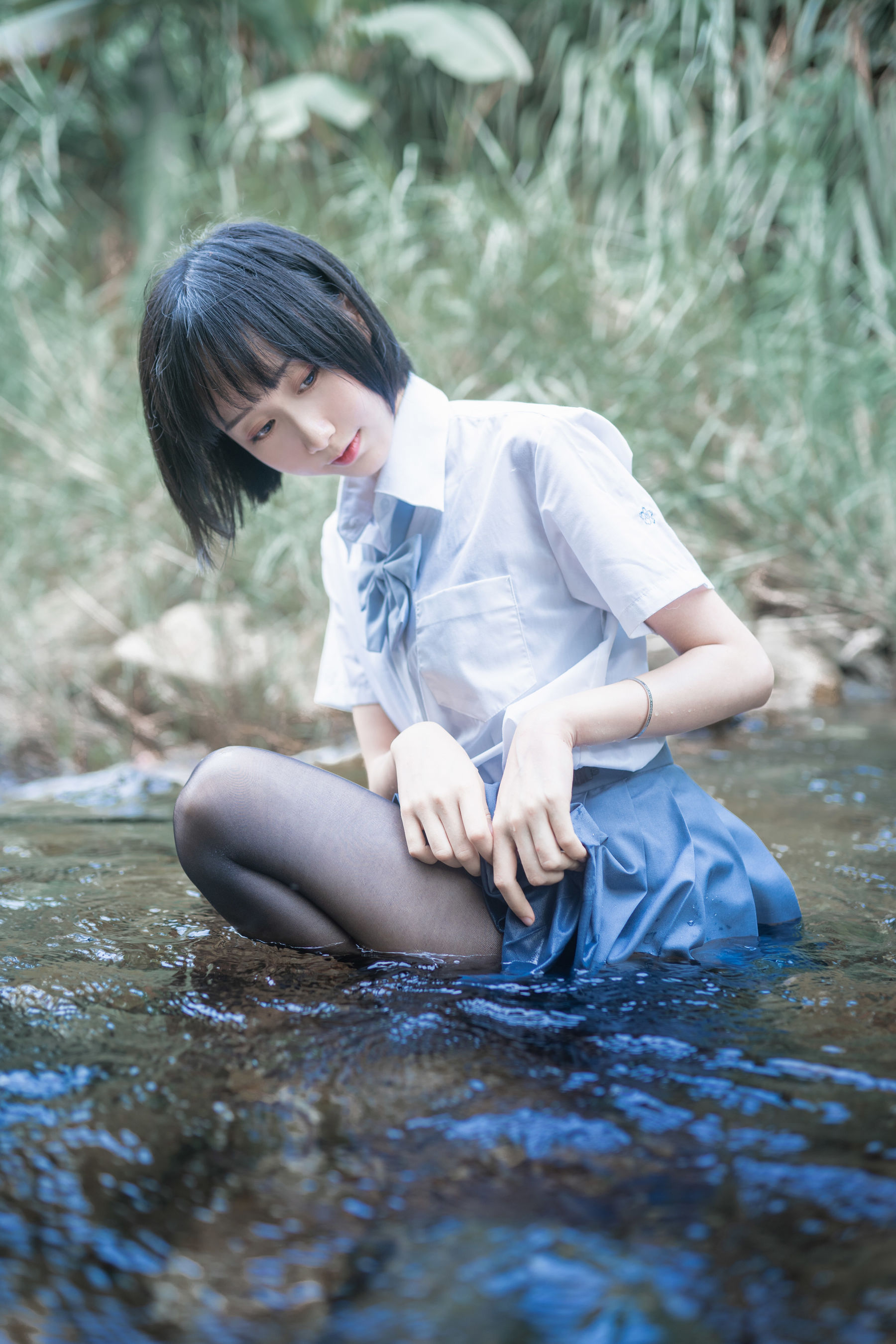 萌系小姐姐木绵绵OwO 水色溪边制服