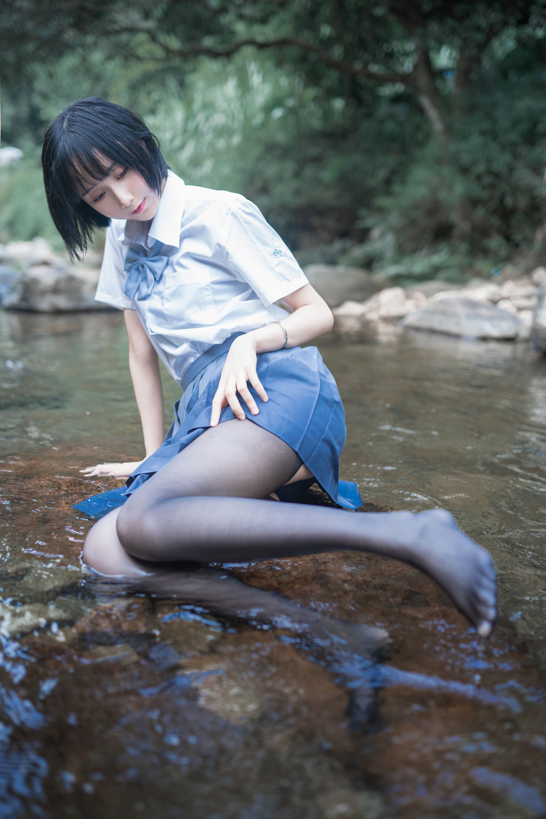 萌系小姐姐木绵绵OwO 水色溪边制服