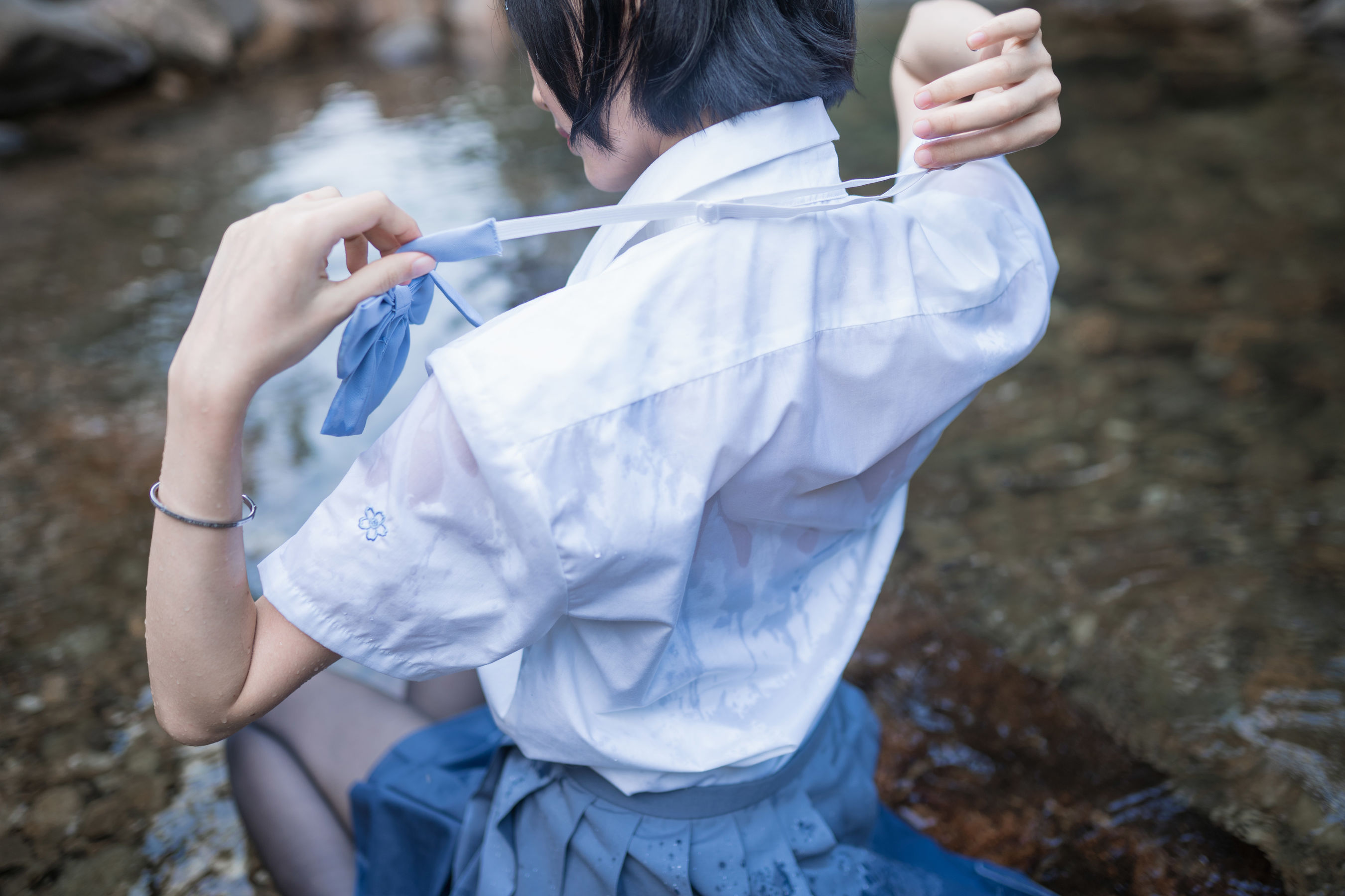 萌系小姐姐木绵绵OwO 水色溪边制服
