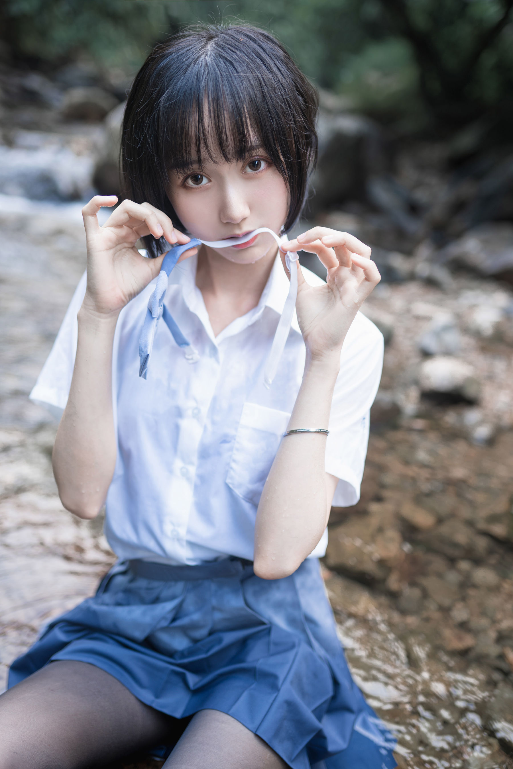 萌系小姐姐木绵绵OwO 水色溪边制服