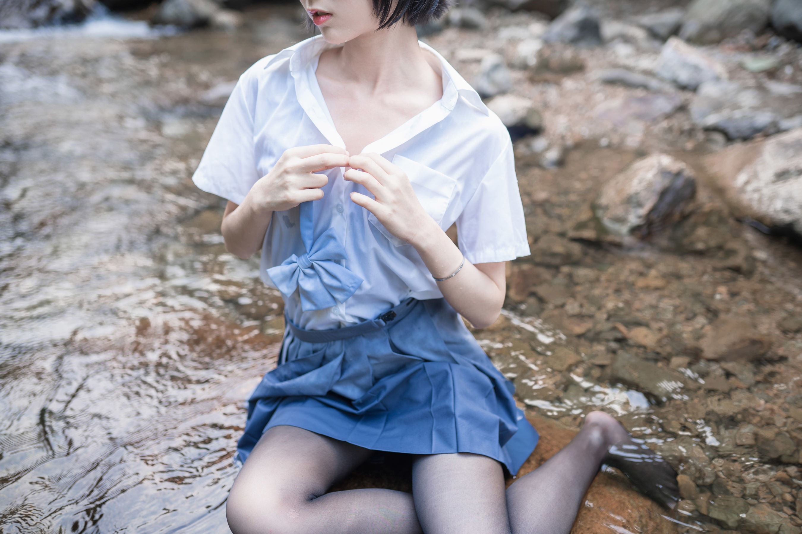 萌系小姐姐木绵绵OwO 水色溪边制服