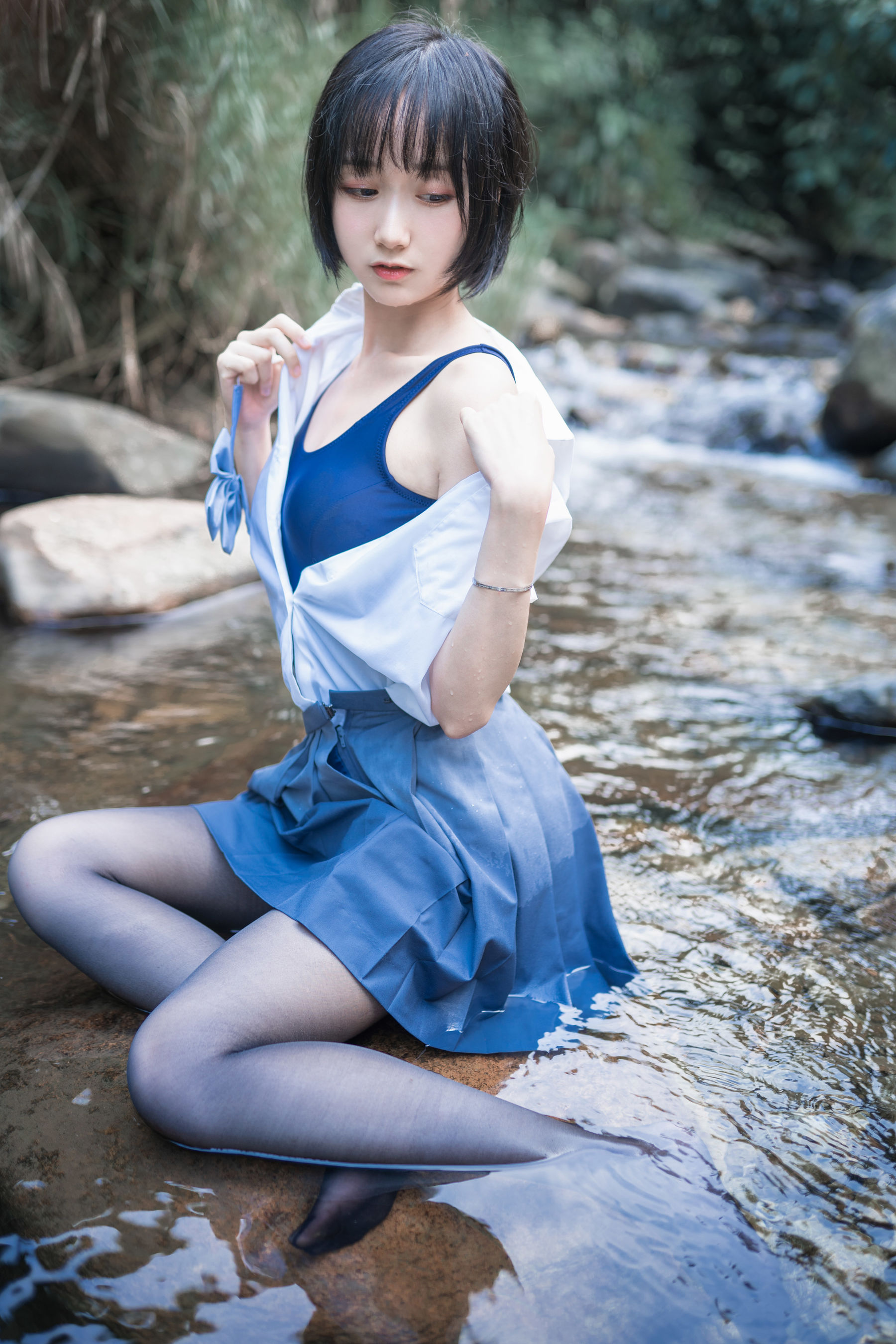 萌系小姐姐木绵绵OwO 水色溪边制服