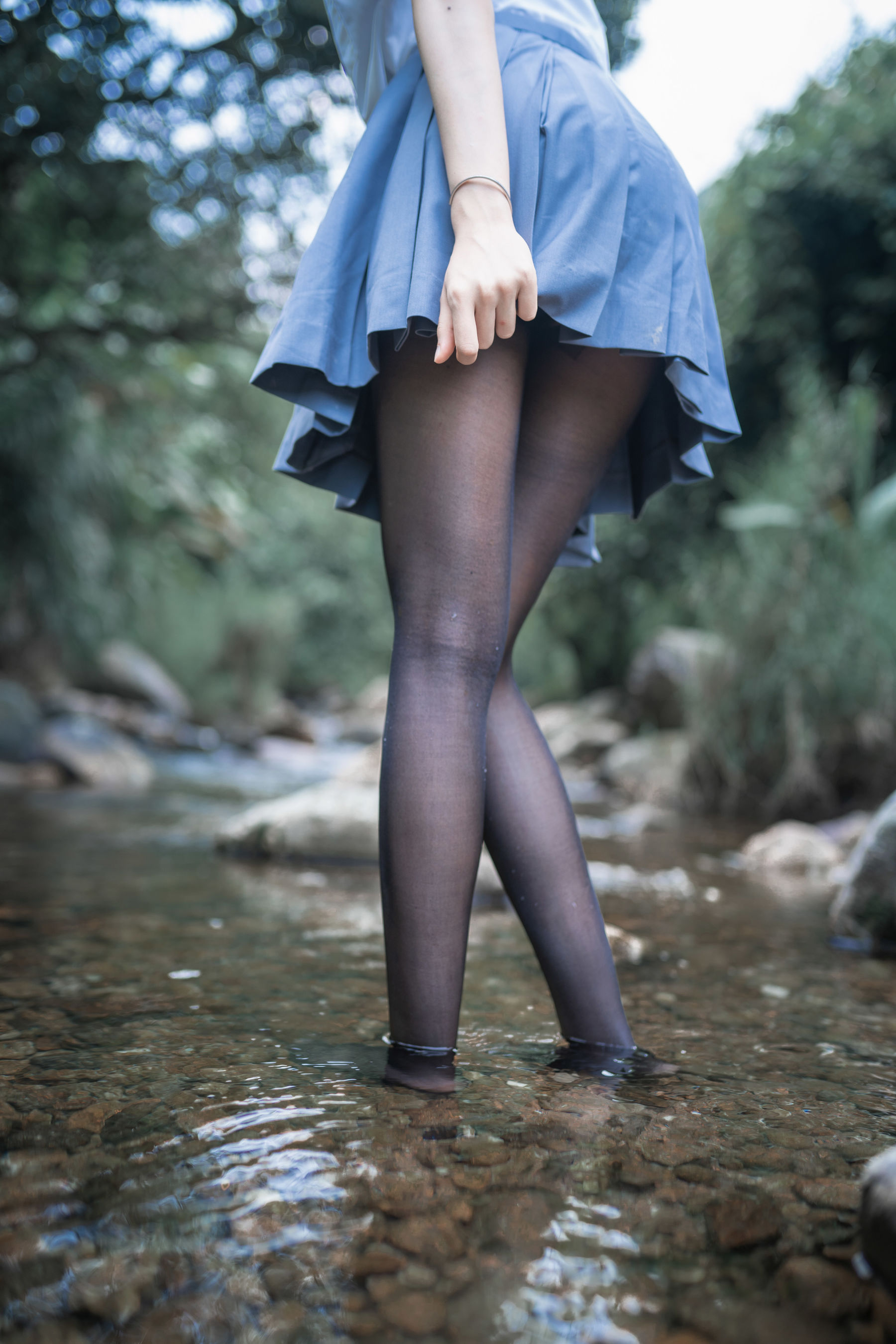 萌系小姐姐木绵绵OwO 水色溪边制服