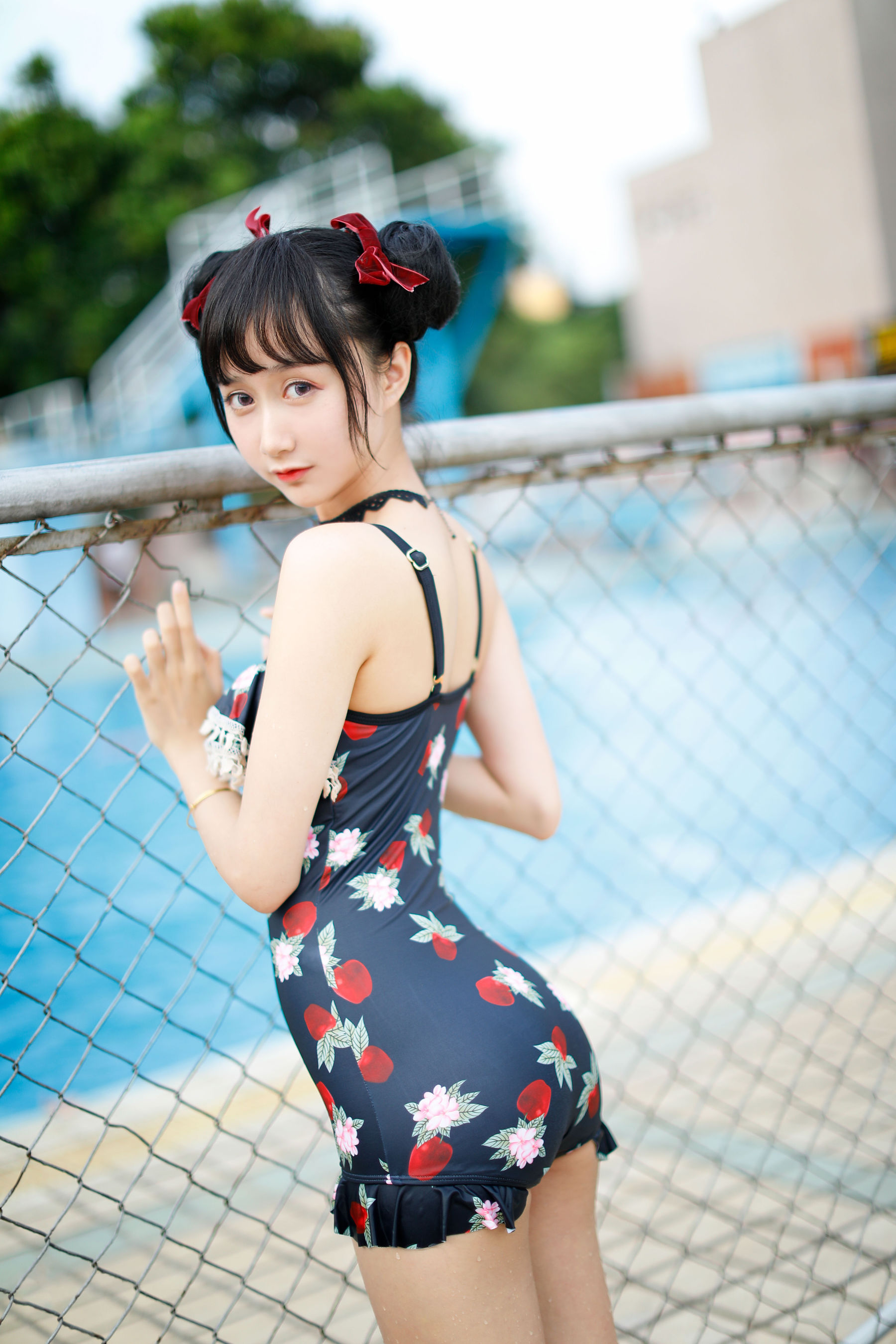 萌系小姐姐木绵绵OwO 草莓泳衣
