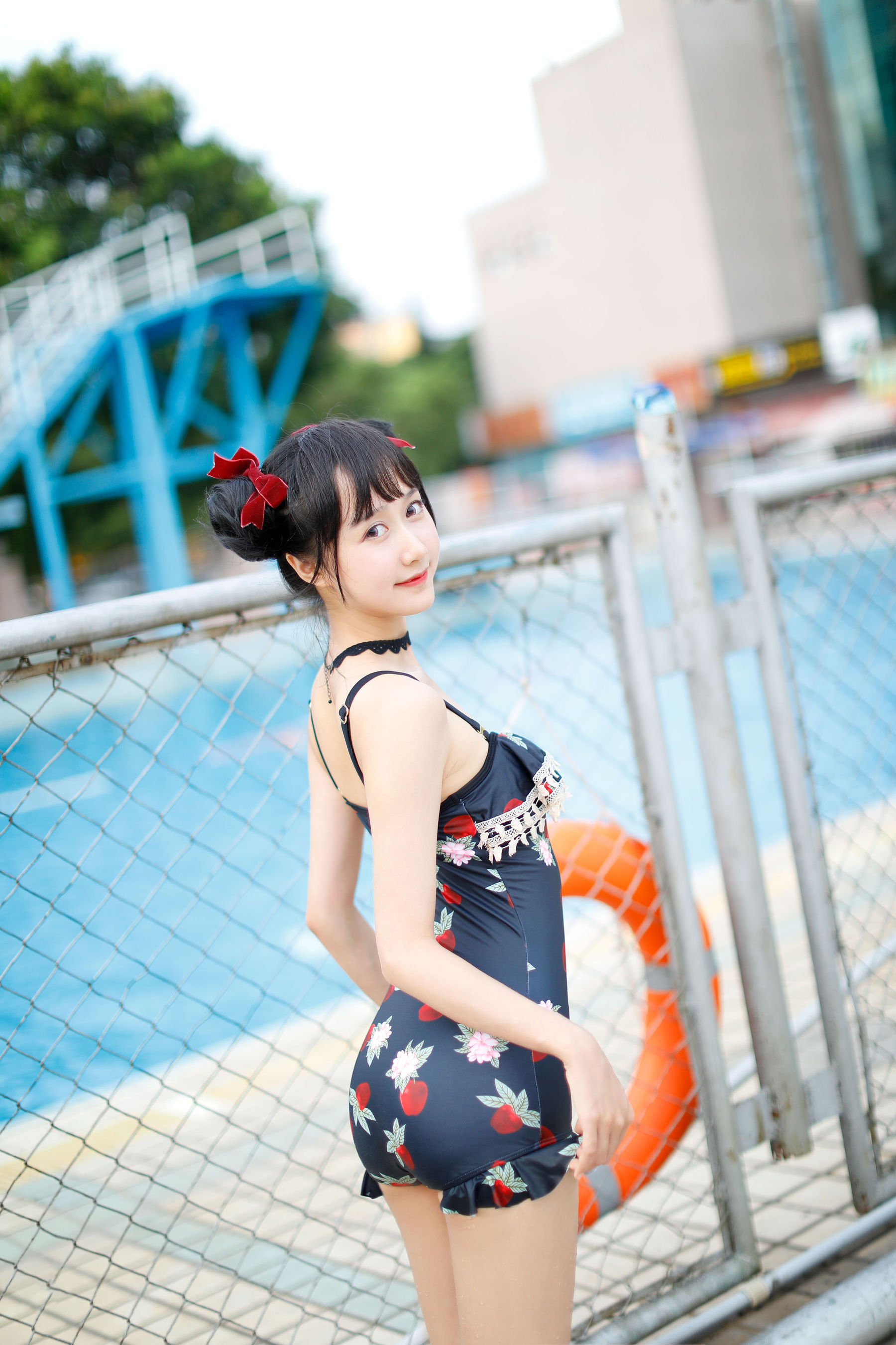 萌系小姐姐木绵绵OwO 草莓泳衣