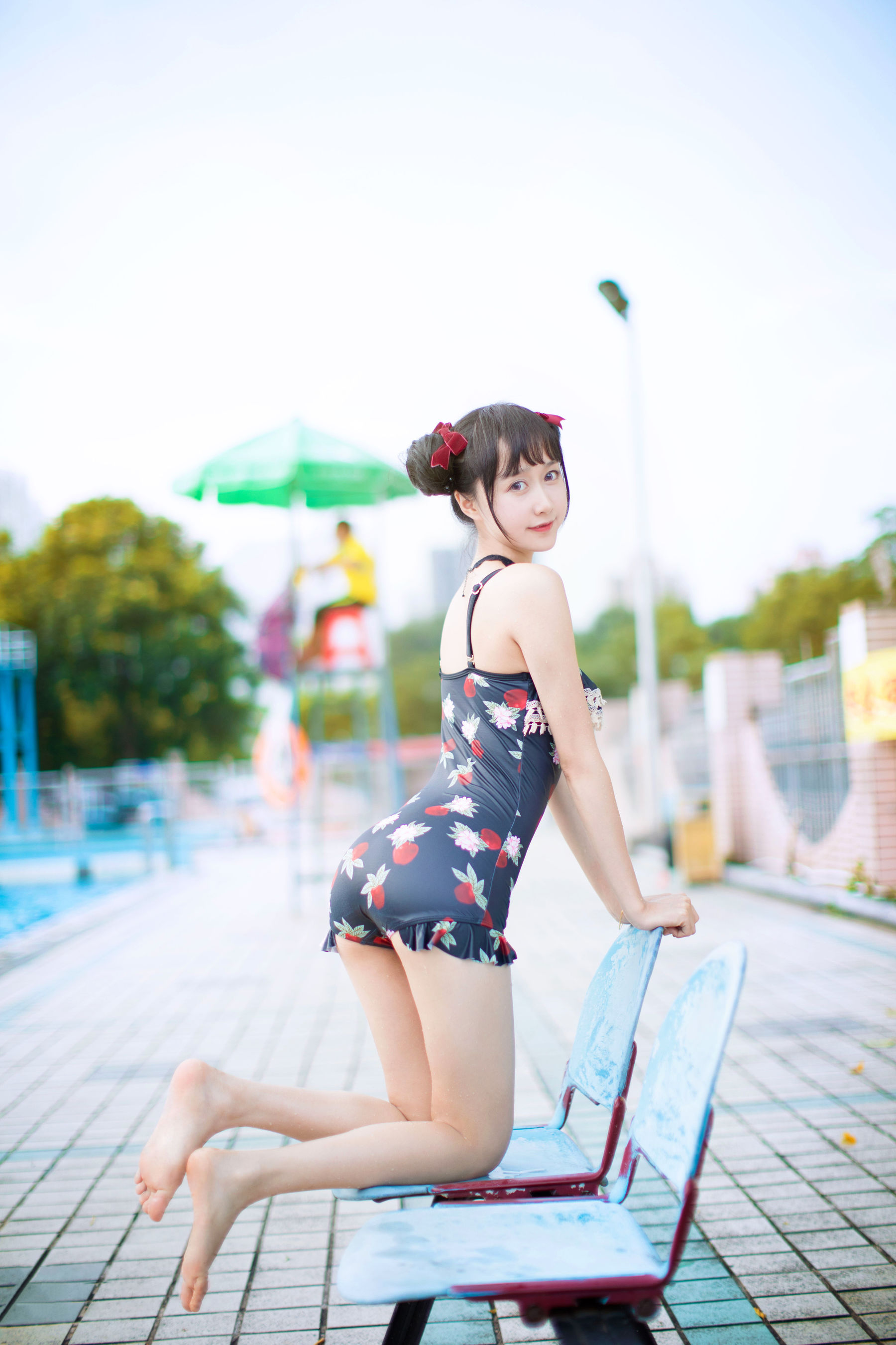 萌系小姐姐木绵绵OwO 草莓泳衣