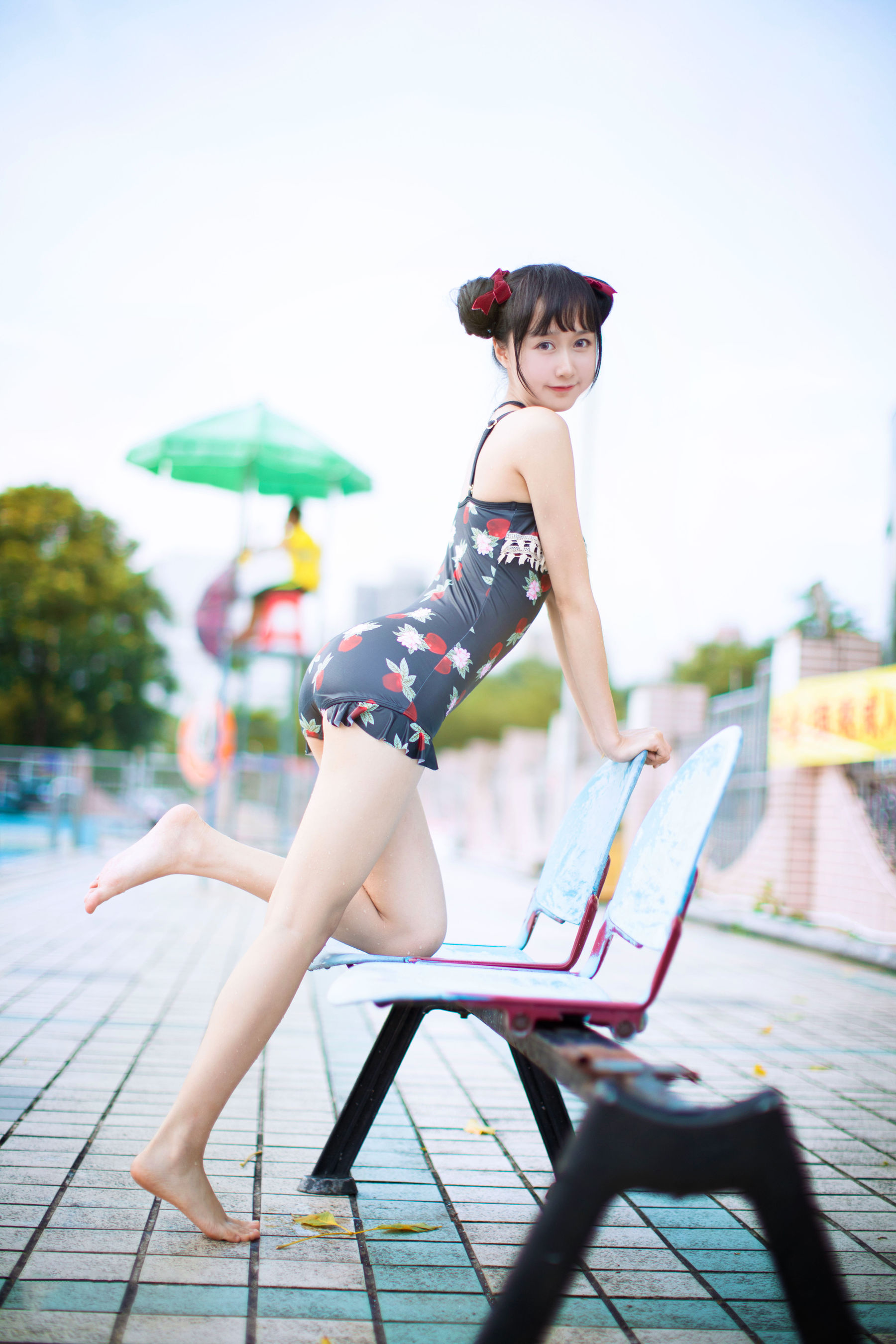 萌系小姐姐木绵绵OwO 草莓泳衣