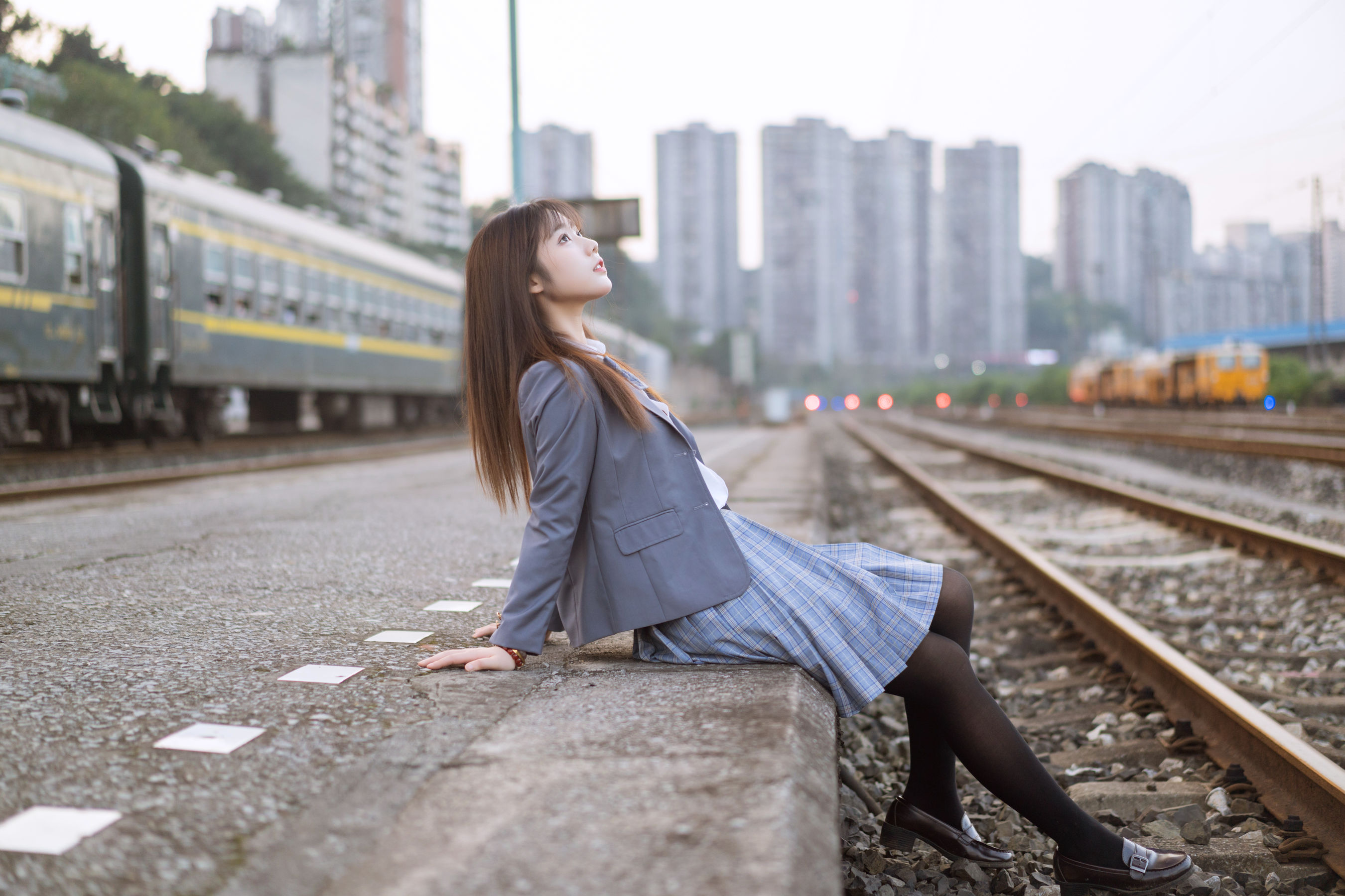 微博福利姬镜酱 私奔之制服
