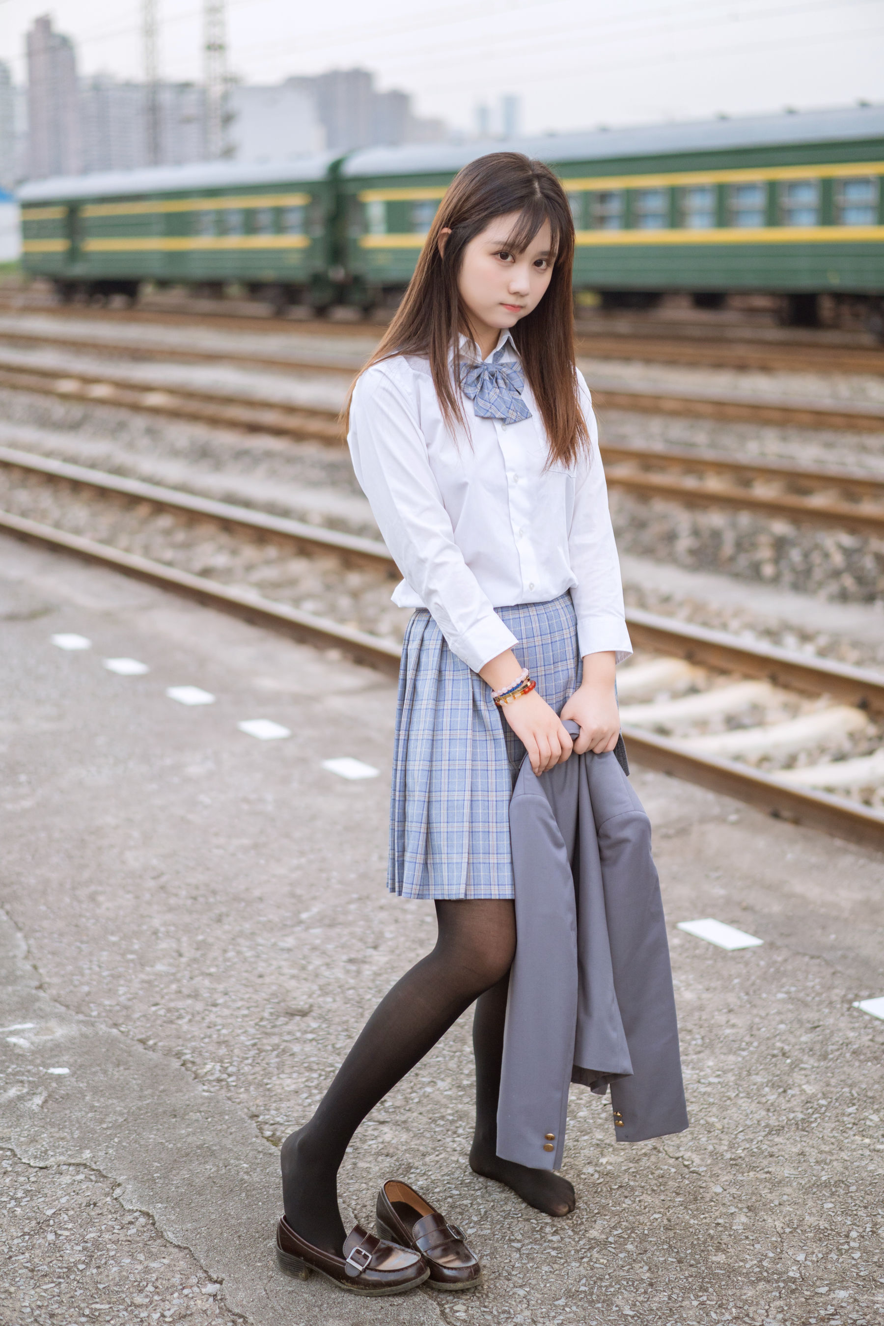 微博福利姬镜酱 私奔之制服