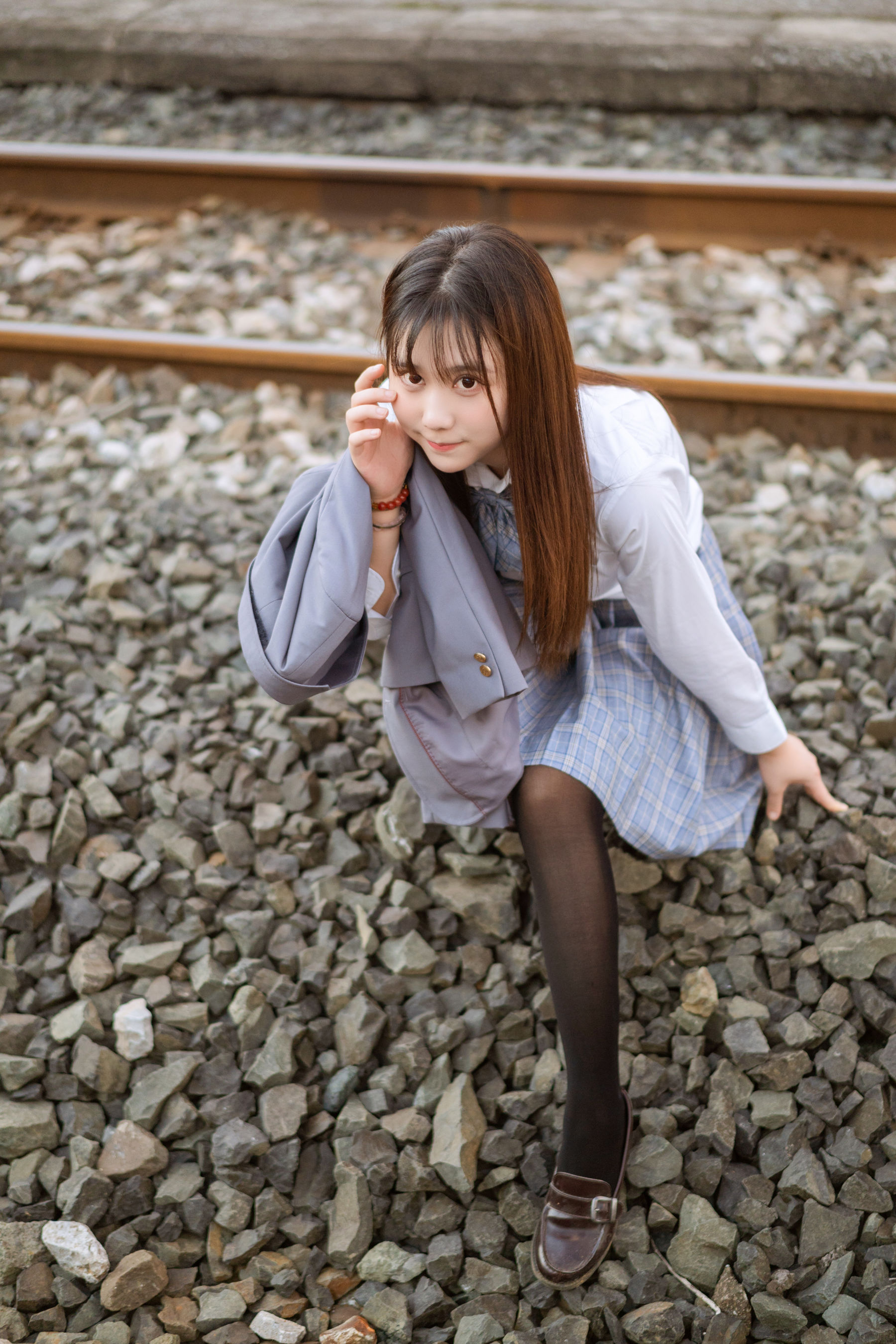 微博福利姬镜酱 私奔之制服