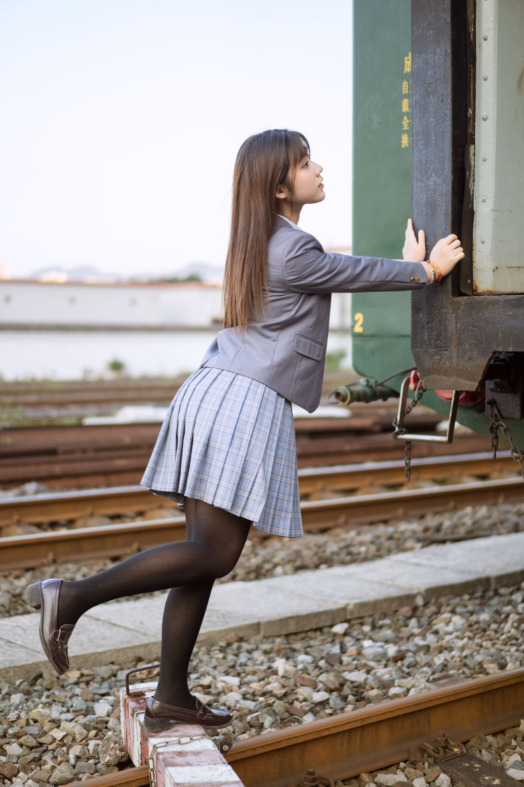 微博福利姬镜酱 私奔之制服