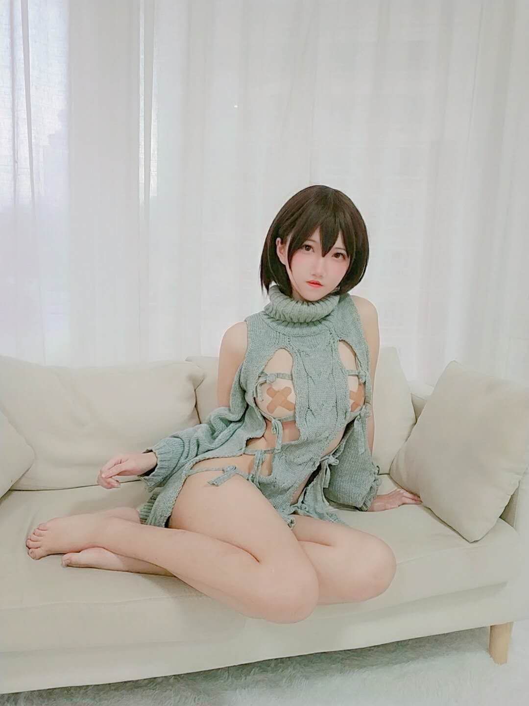 鬼马少女阿薰kaOri 露背毛衣