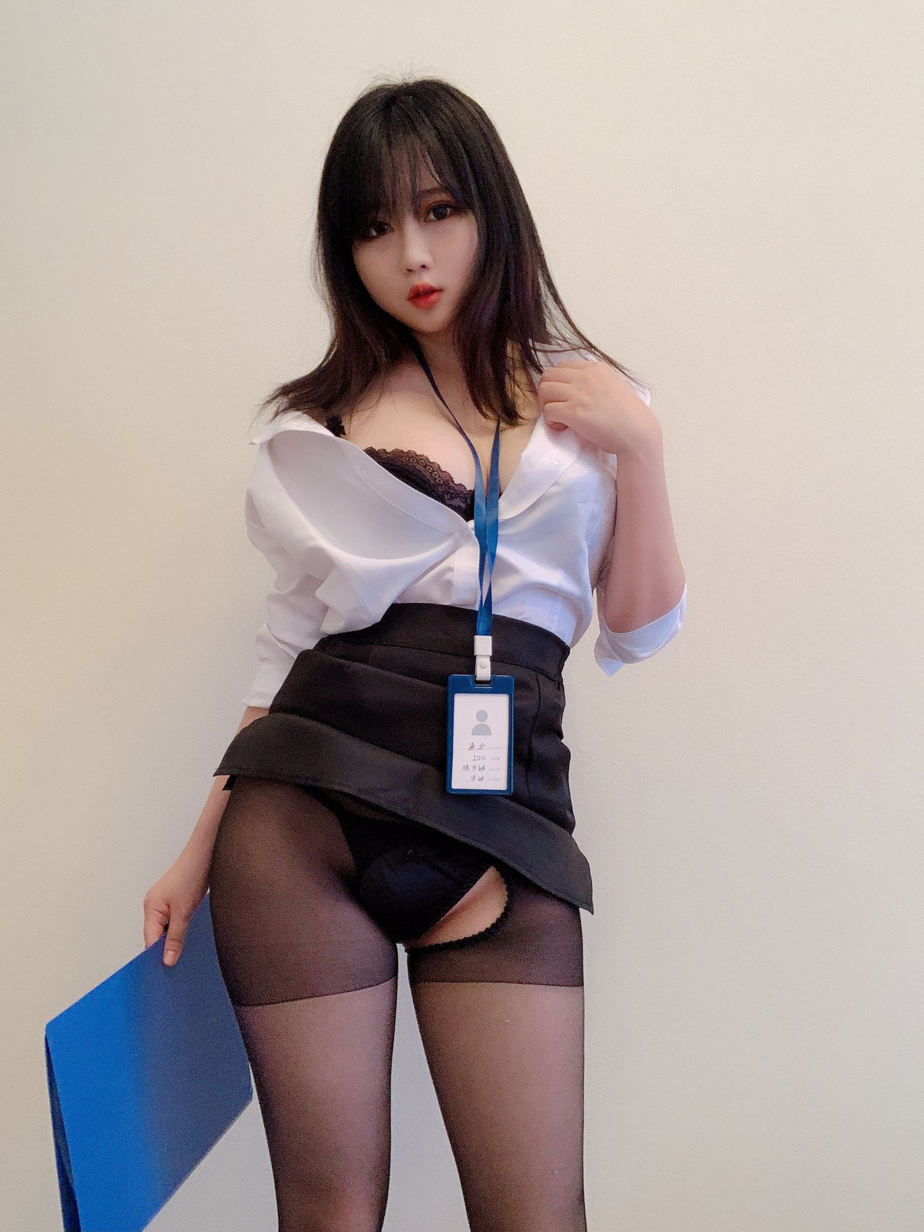 蜜桃少女是依酱呀 黑丝制服