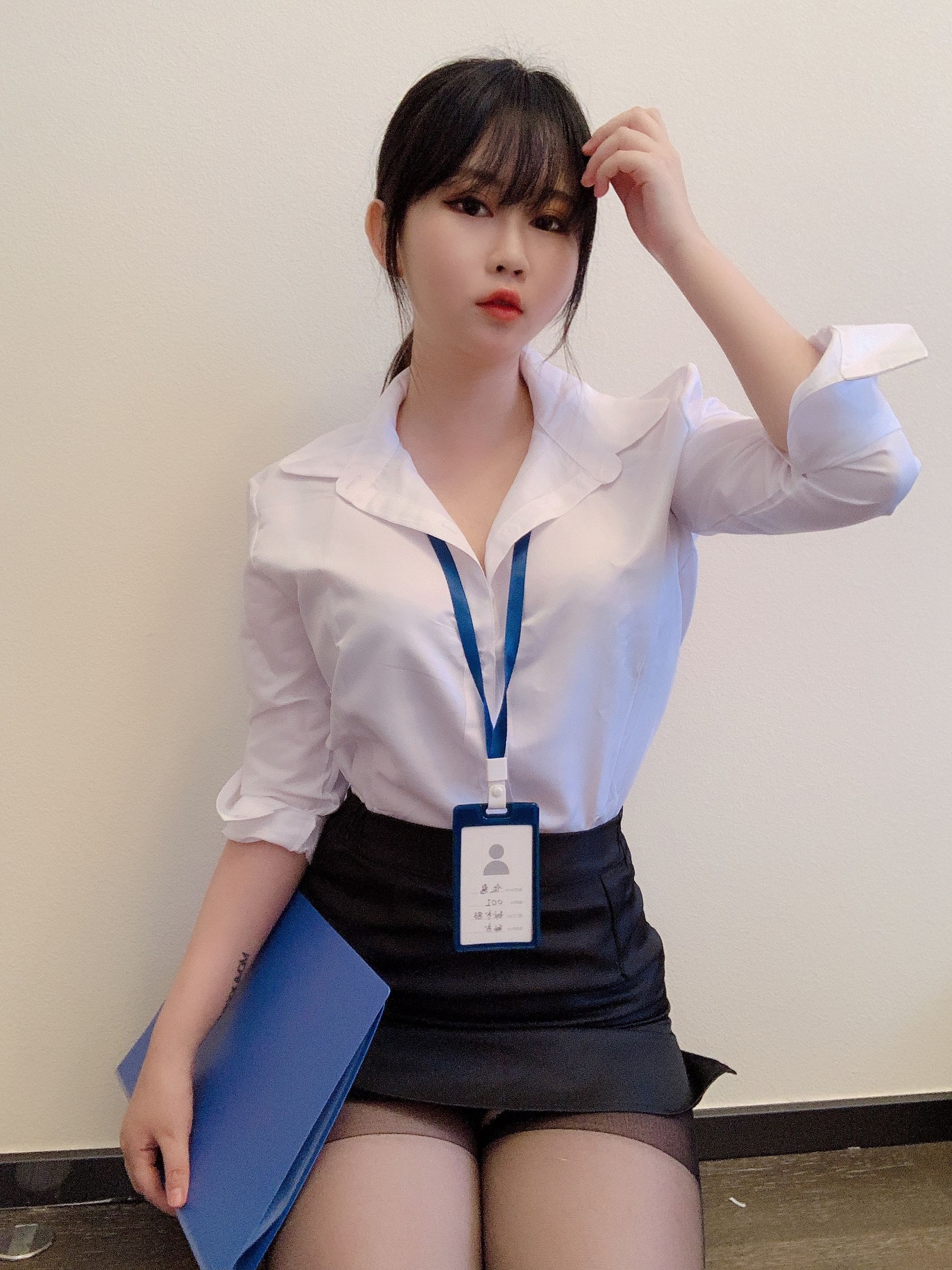 蜜桃少女是依酱呀 黑丝制服