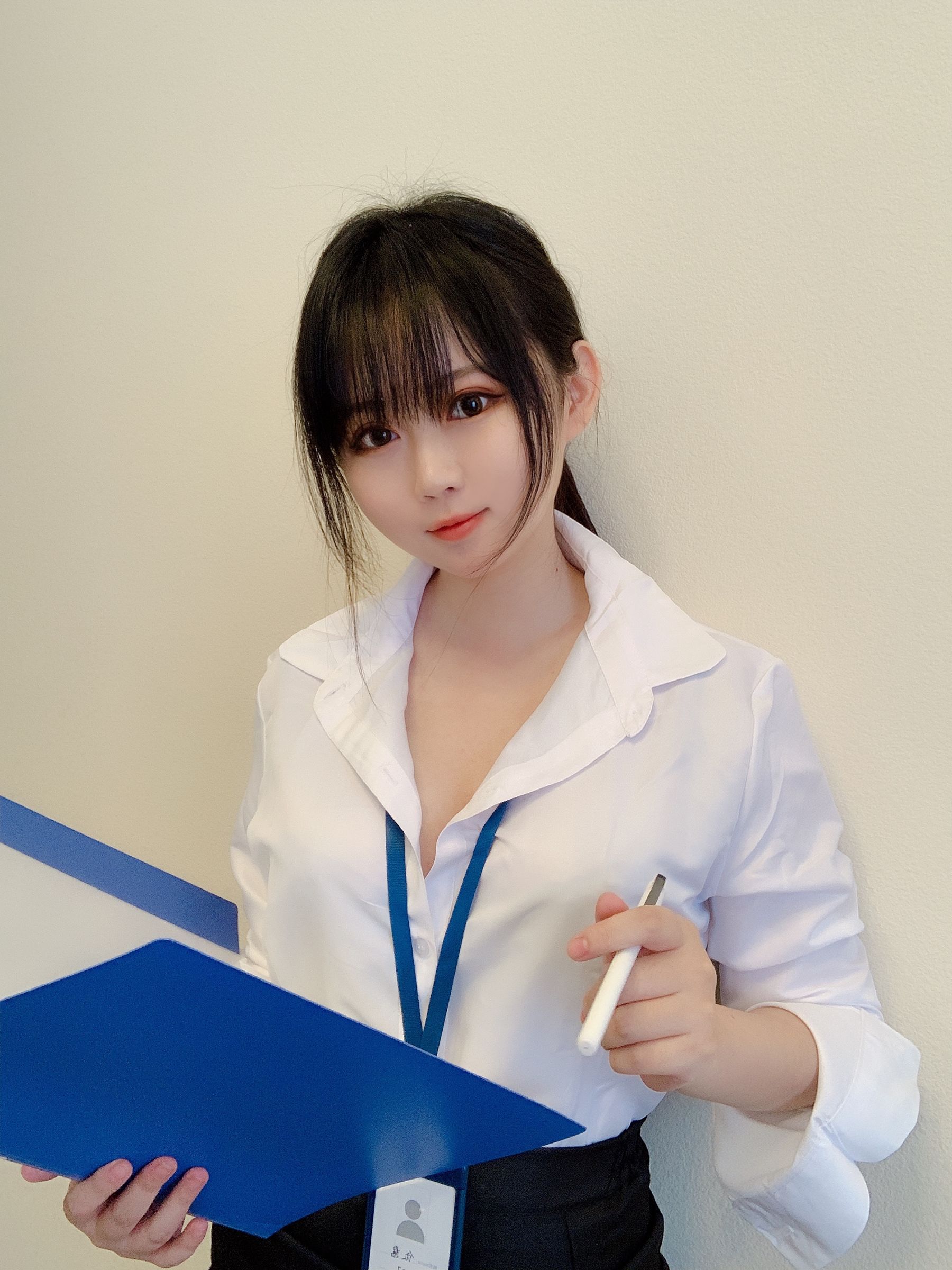 蜜桃少女是依酱呀 黑丝制服