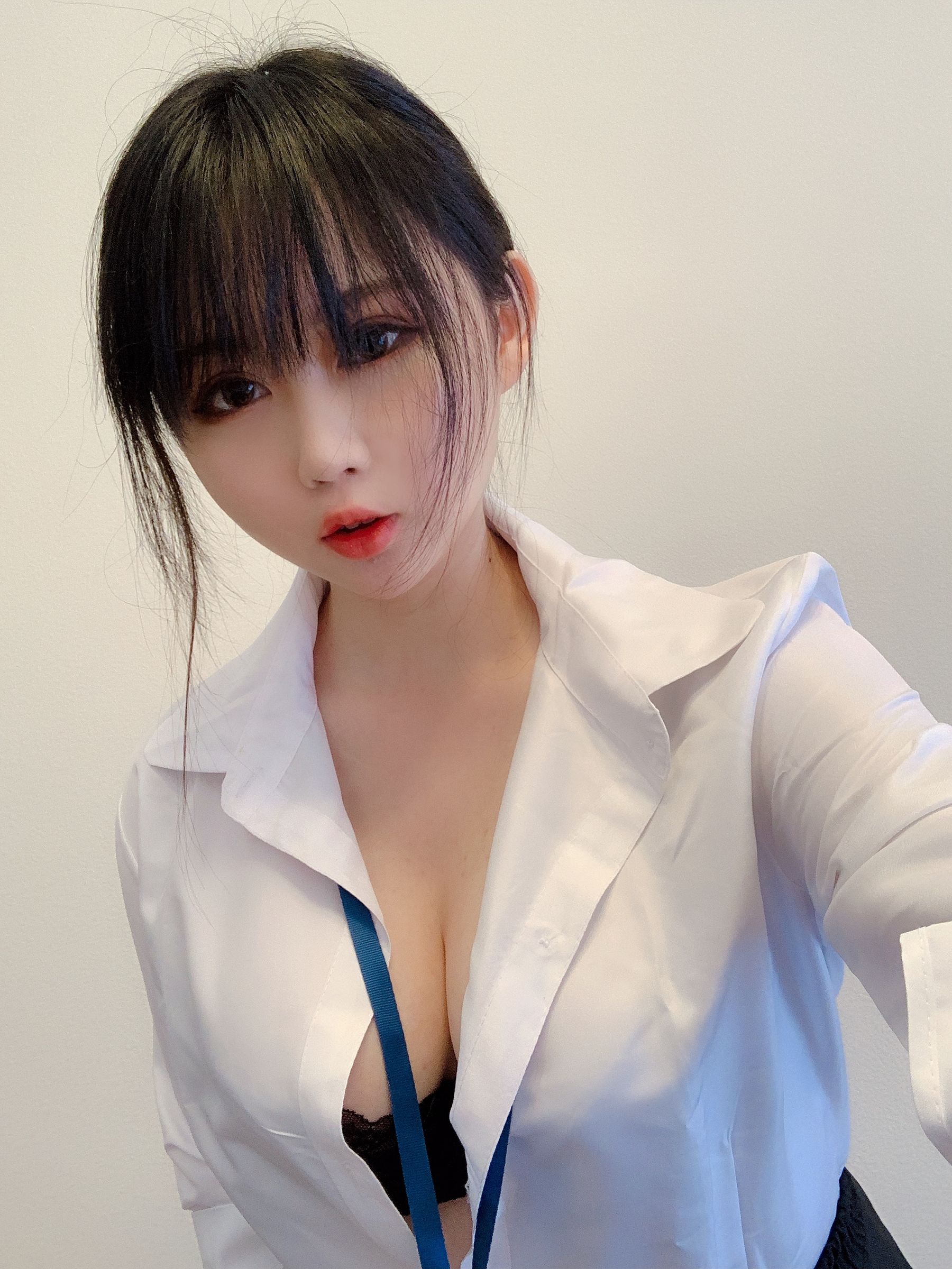 蜜桃少女是依酱呀 黑丝制服