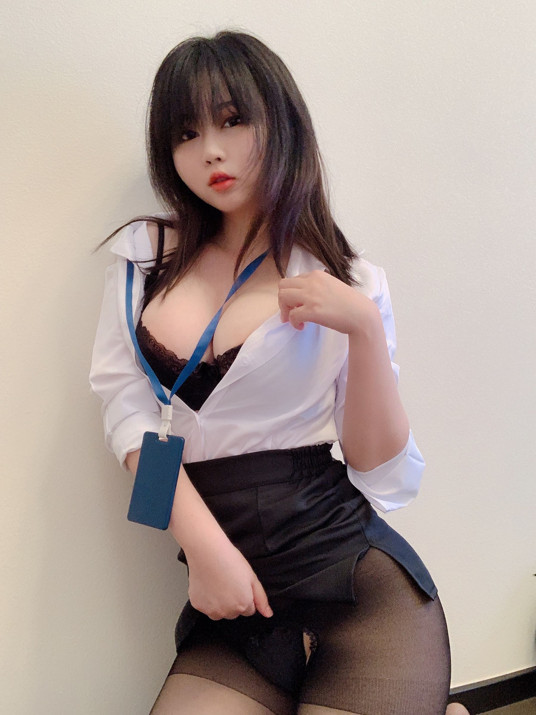 蜜桃少女是依酱呀 黑丝制服