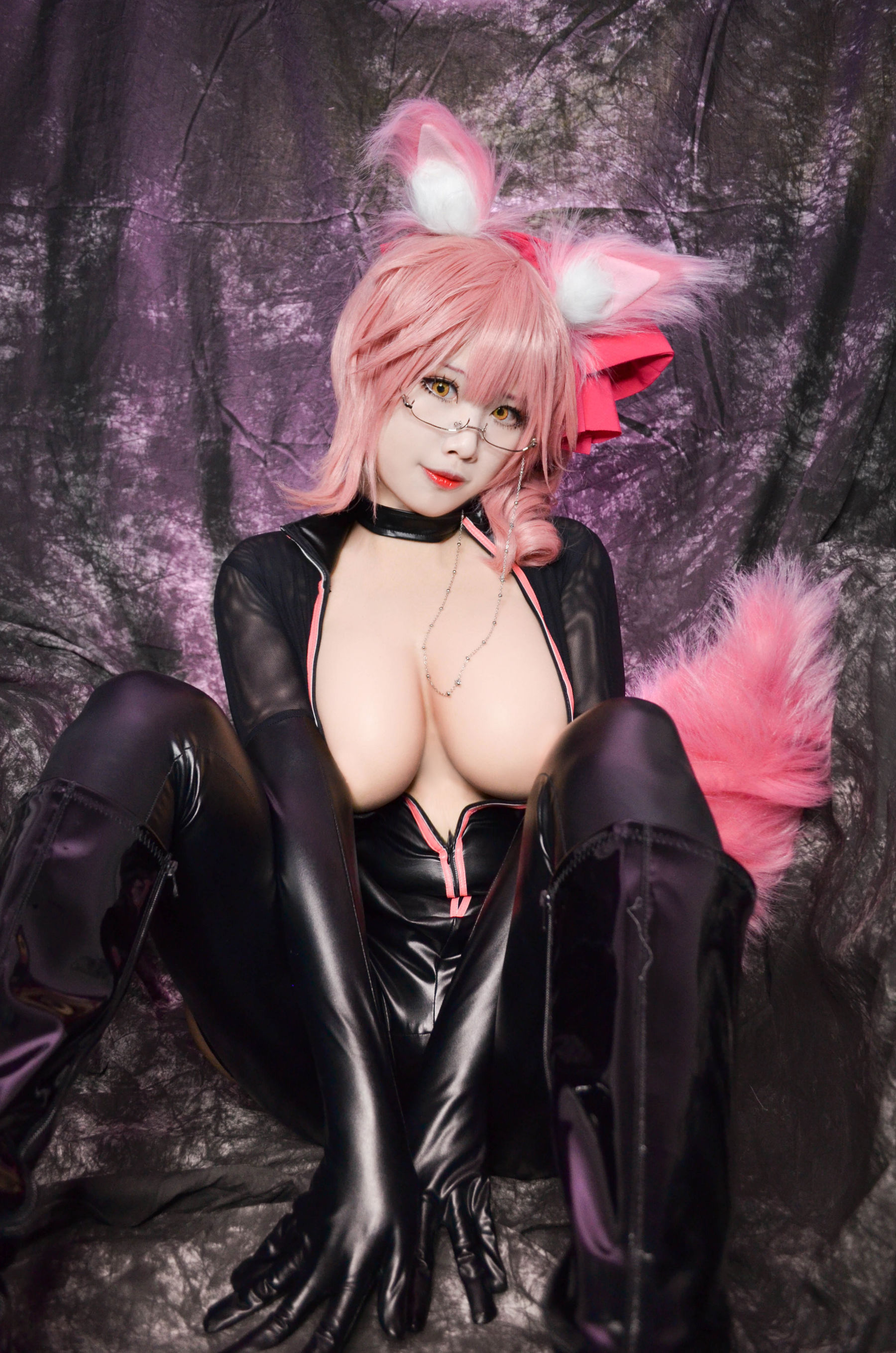 Coser萱-KaYa Tamamo Secretary (Fate Grand Order)