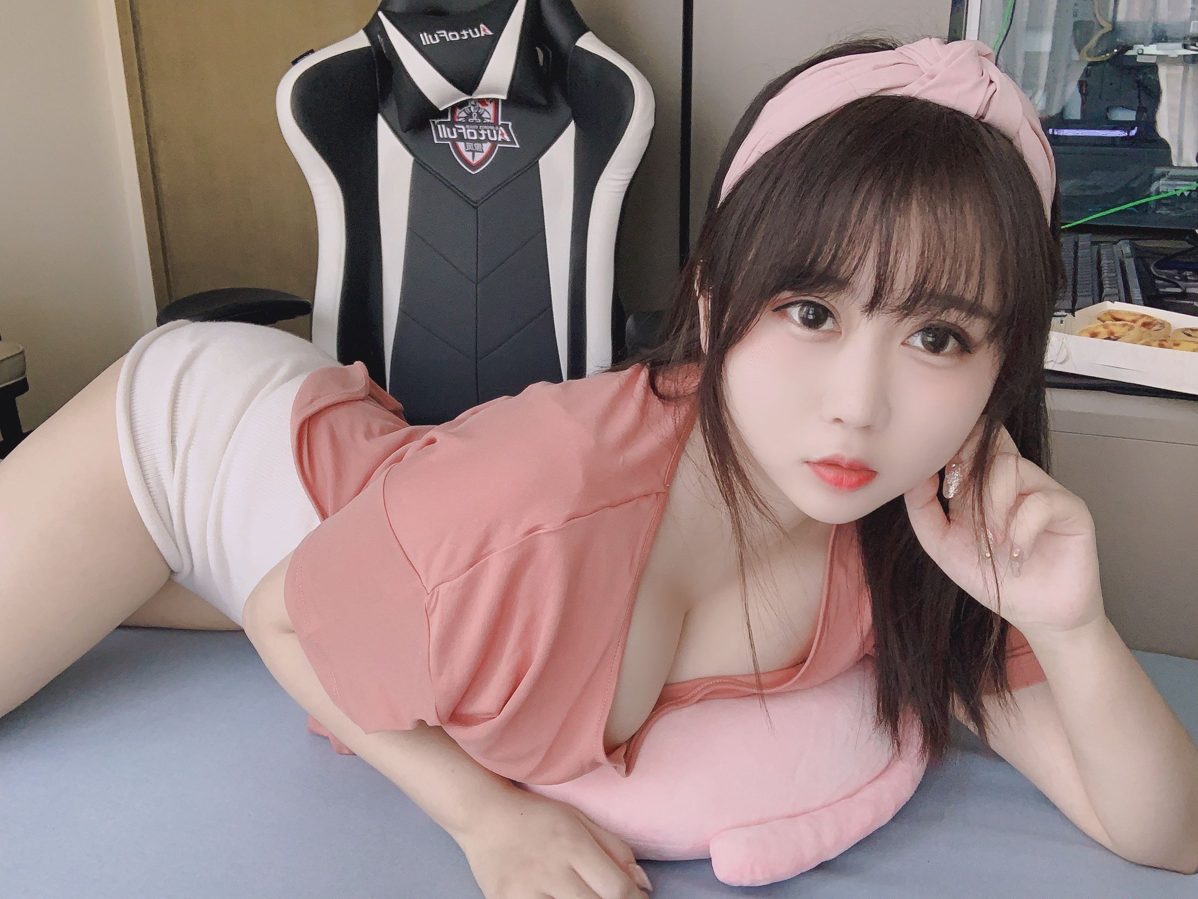 蜜桃少女是依酱呀 宅女日常