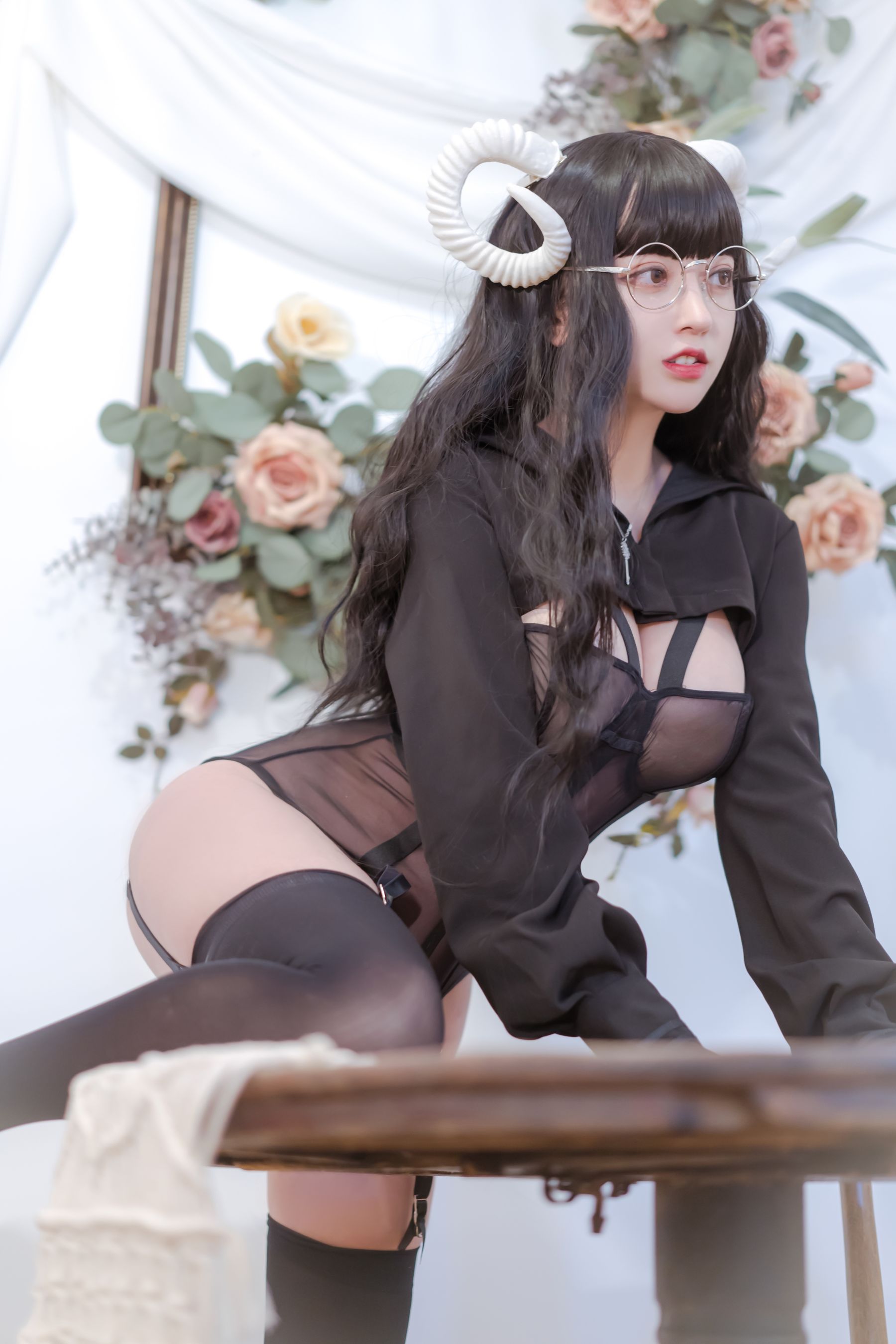 斗鱼米线线sama写真 魔鬼