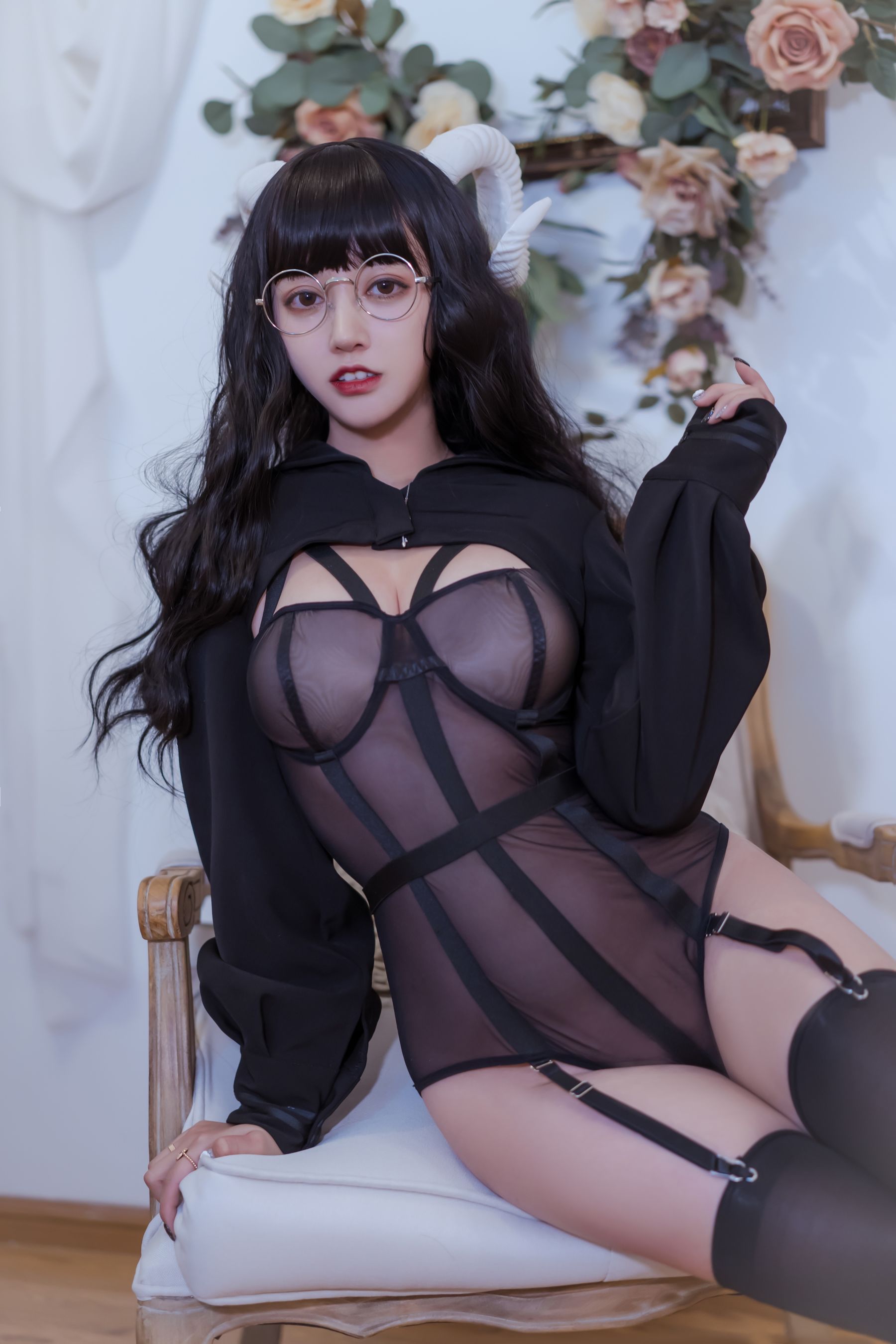 斗鱼米线线sama写真 魔鬼