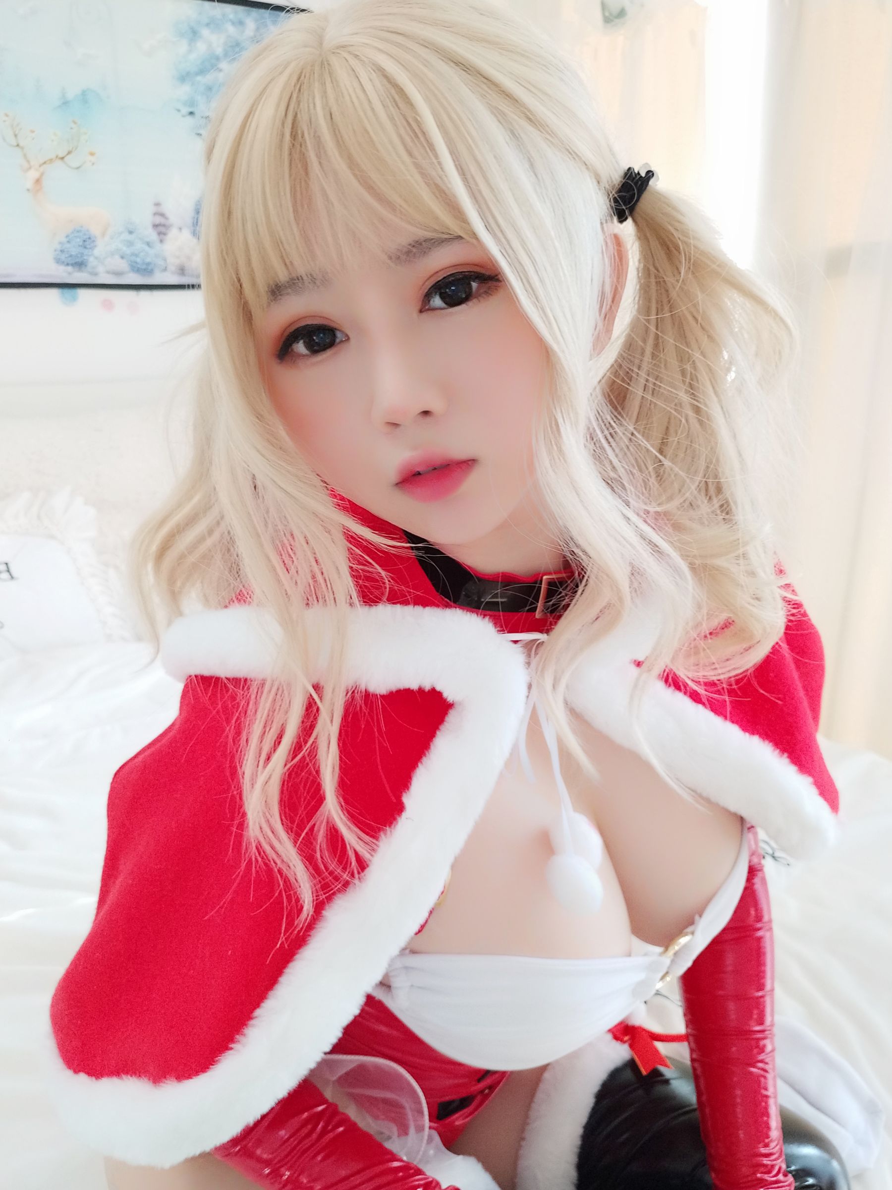 蜜桃少女是依酱呀 雪夜锦礼