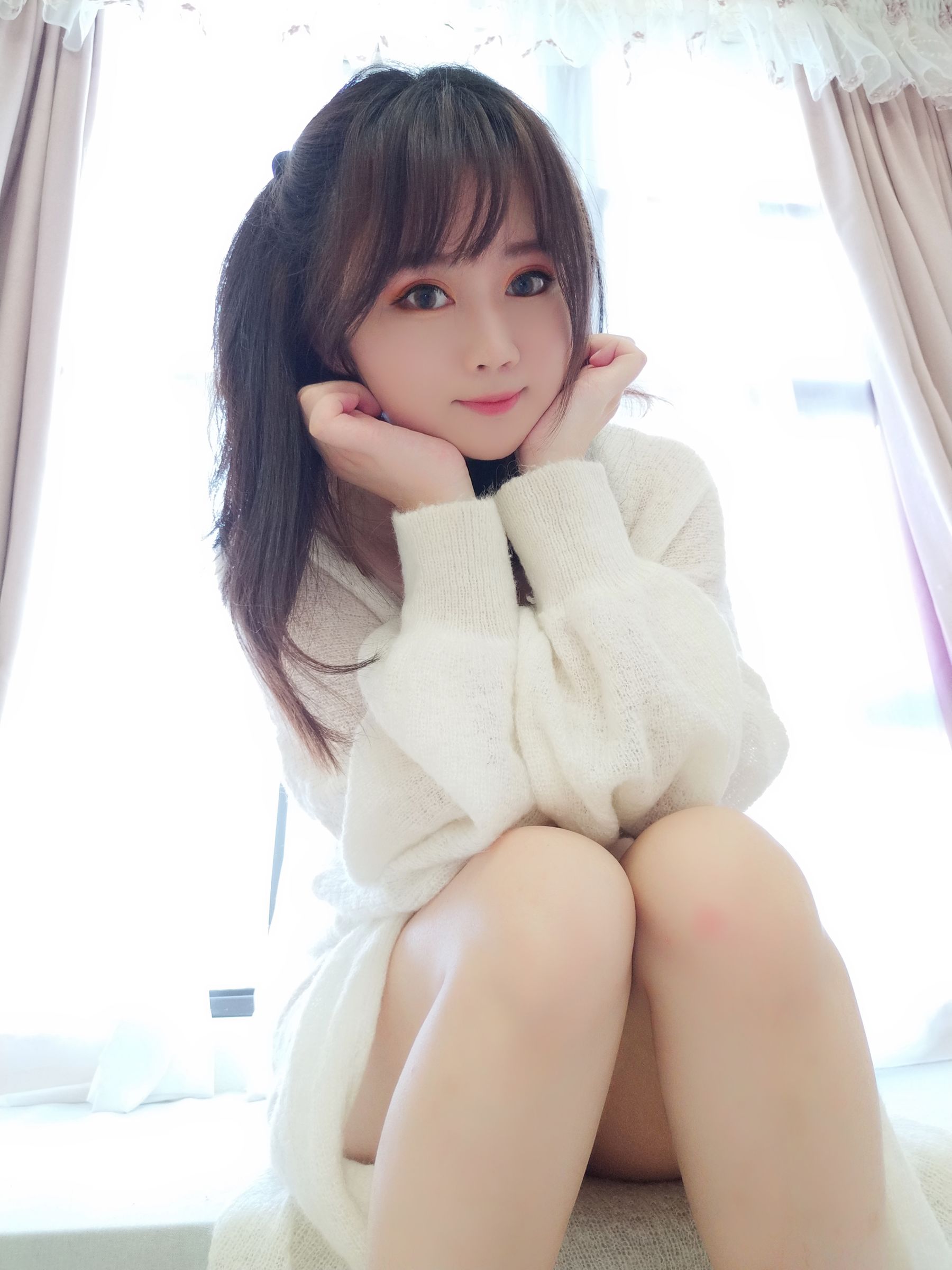 蜜桃少女是依酱呀 黑色情趣内衣