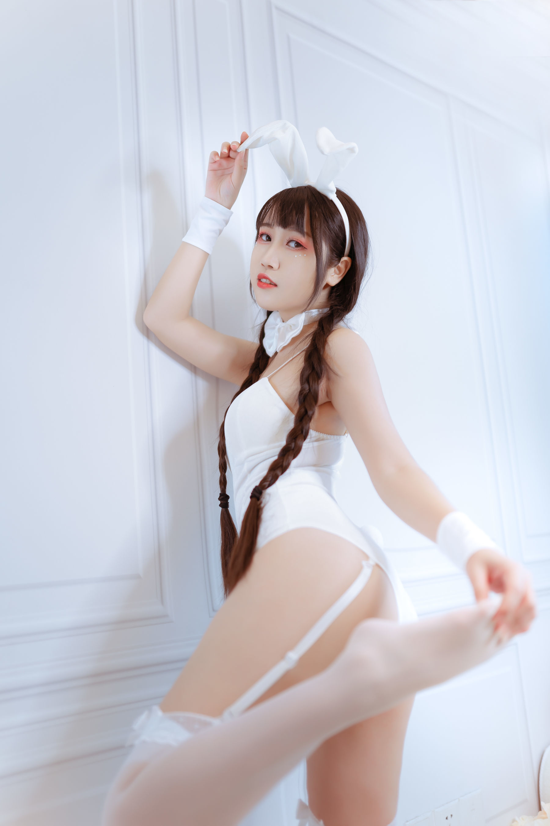 微博人气Coser不呆猫 白色兔女郎